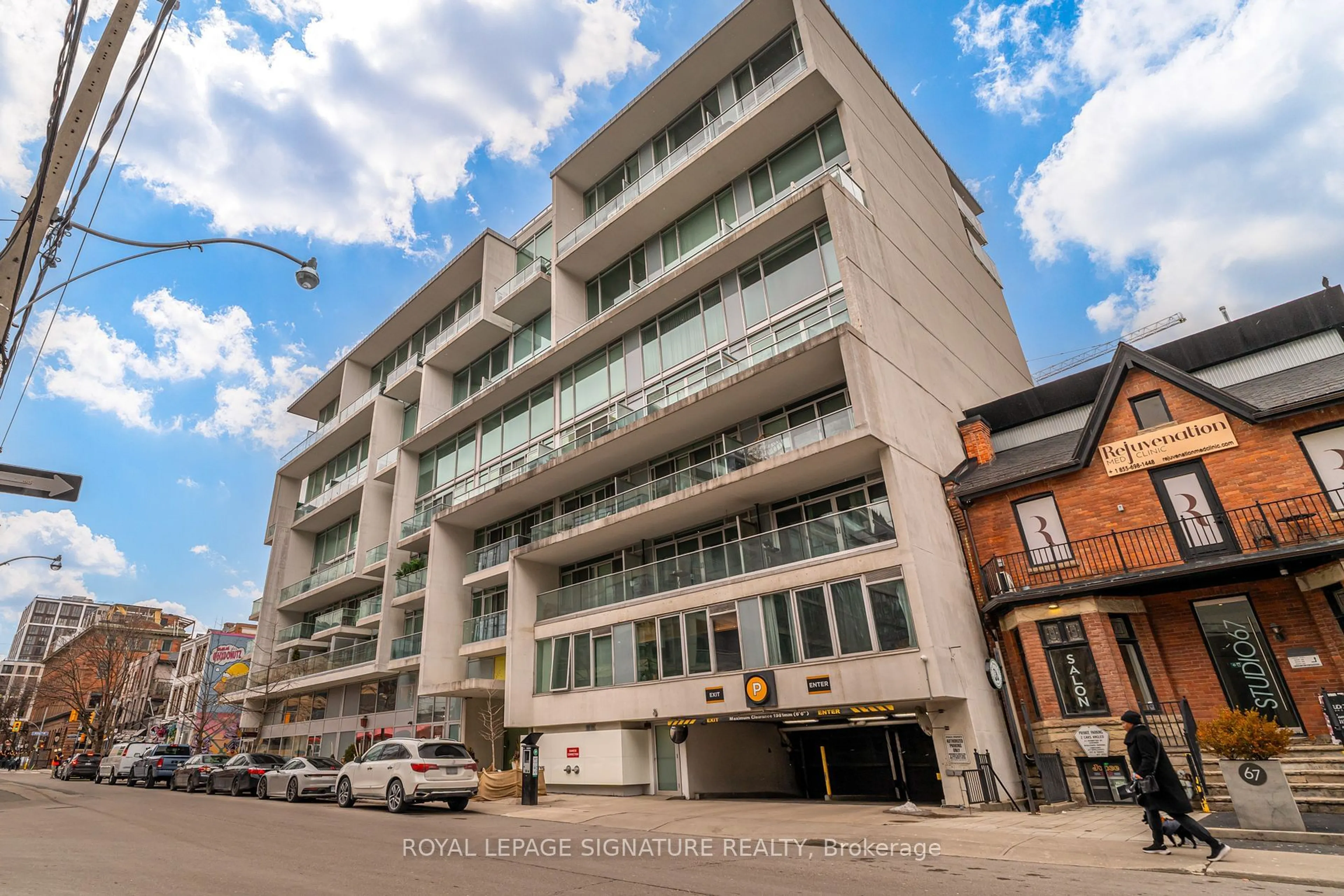 Patio, building for 75 Portland St #312, Toronto Ontario M5V 2M9