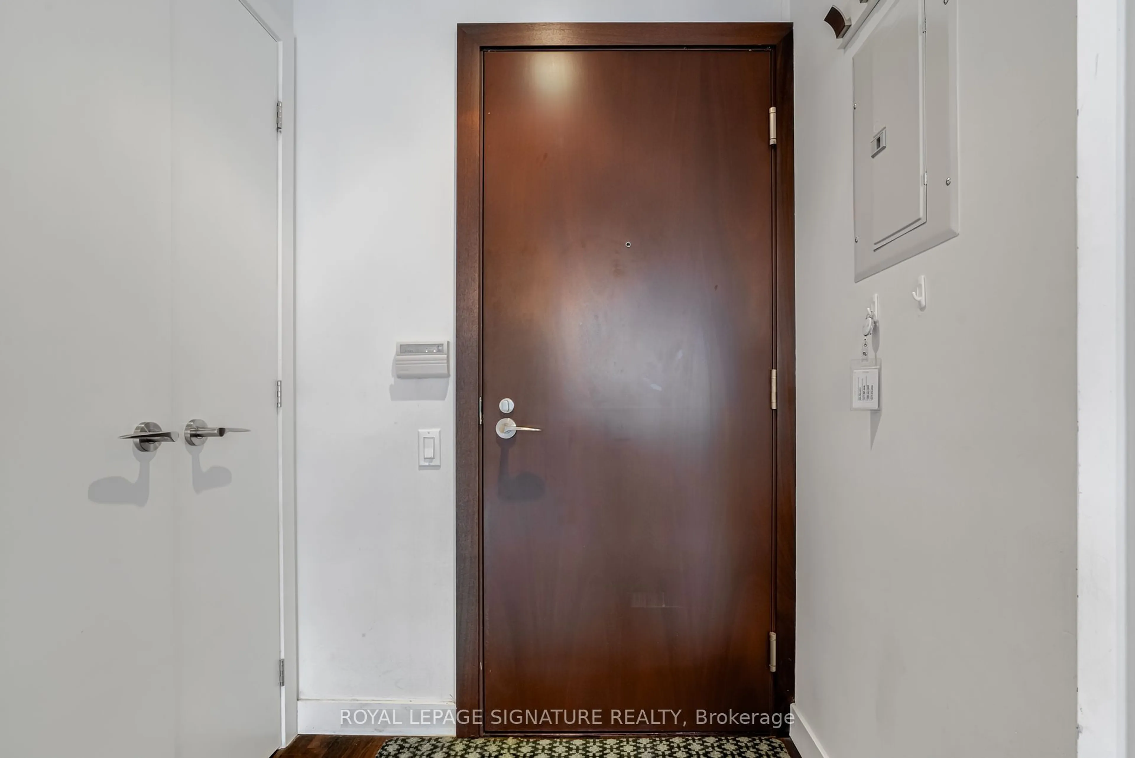 Indoor entryway for 75 Portland St #312, Toronto Ontario M5V 2M9