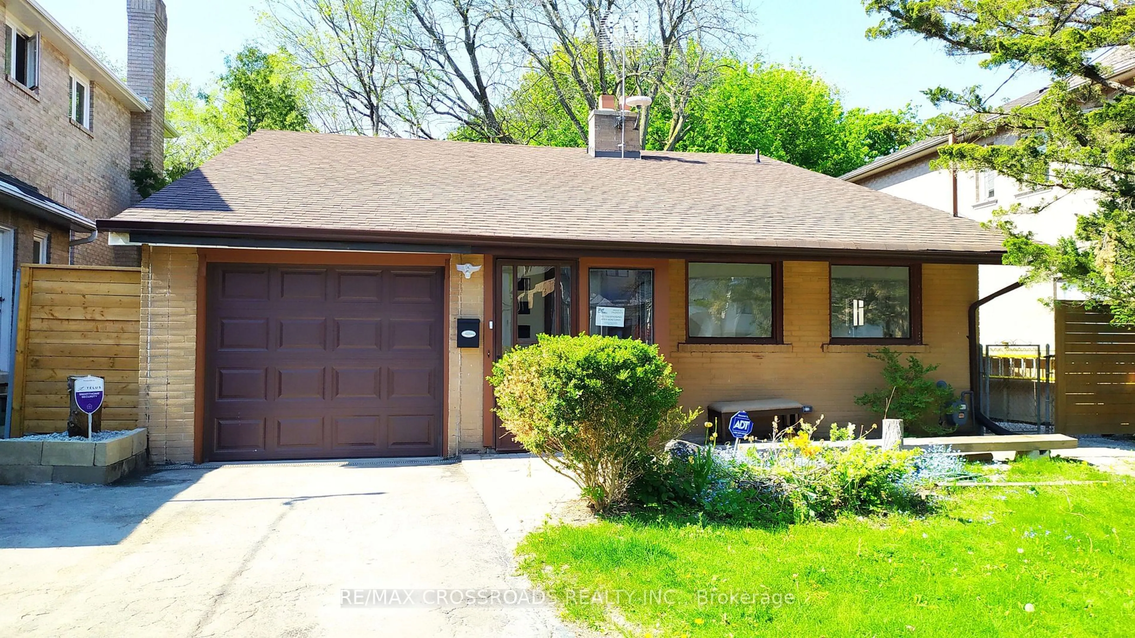 Home with brick exterior material, street for 206 Northwood Dr, Toronto Ontario M2M 2K4