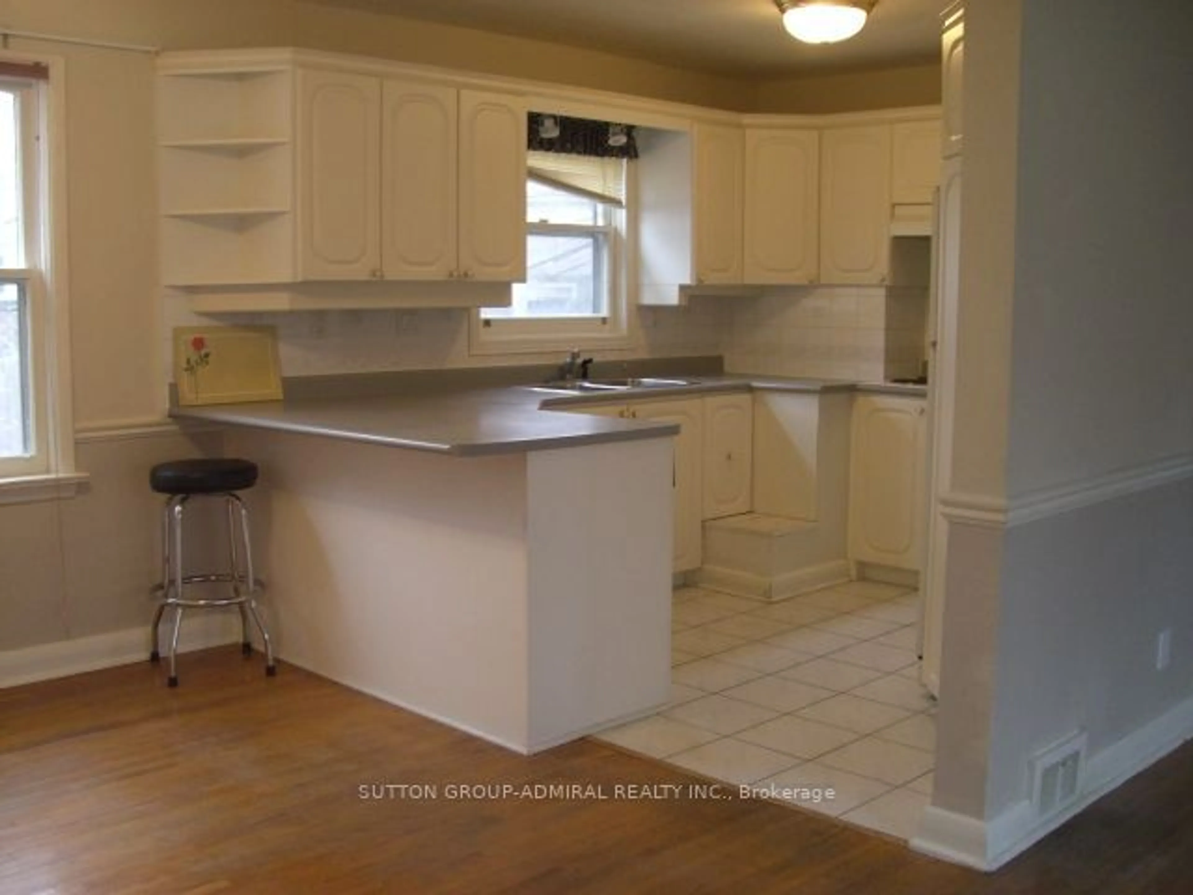 Standard kitchen, ceramic/tile floor for 59 Dallas Rd, Toronto Ontario M2R 2J3