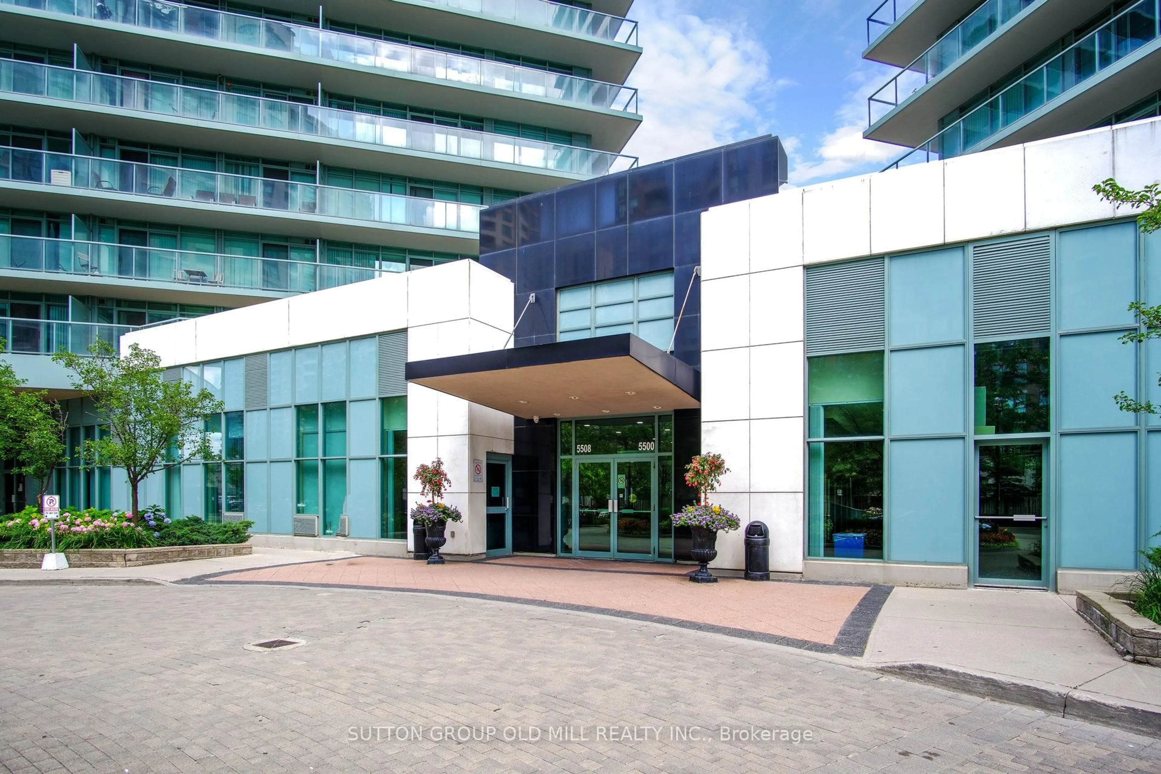 Indoor foyer for 5500 Yonge St #211, Toronto Ontario M2N 7L1