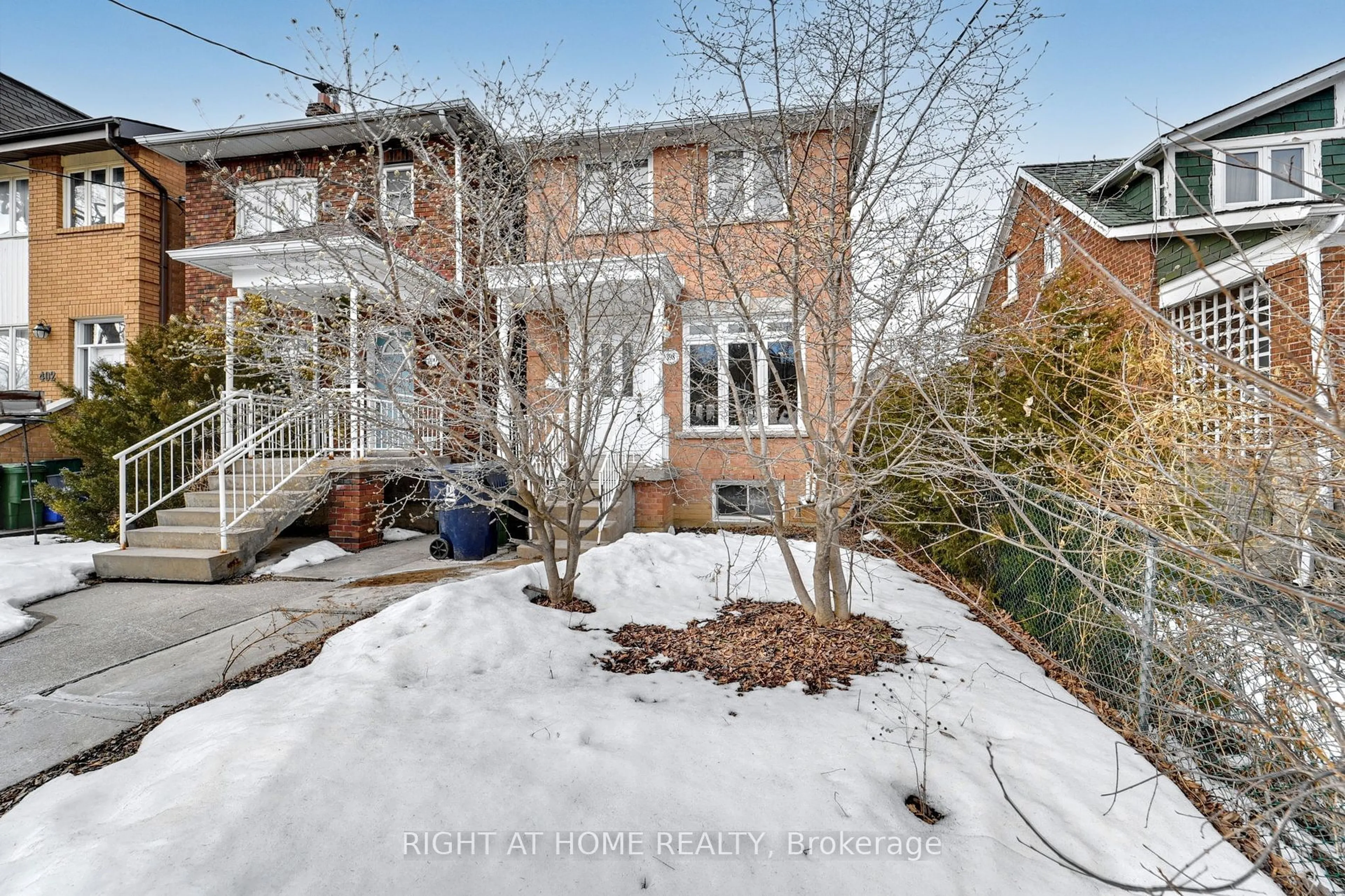 A pic from outside/outdoor area/front of a property/back of a property/a pic from drone, street for 398 Woburn Ave, Toronto Ontario M5M 1L5