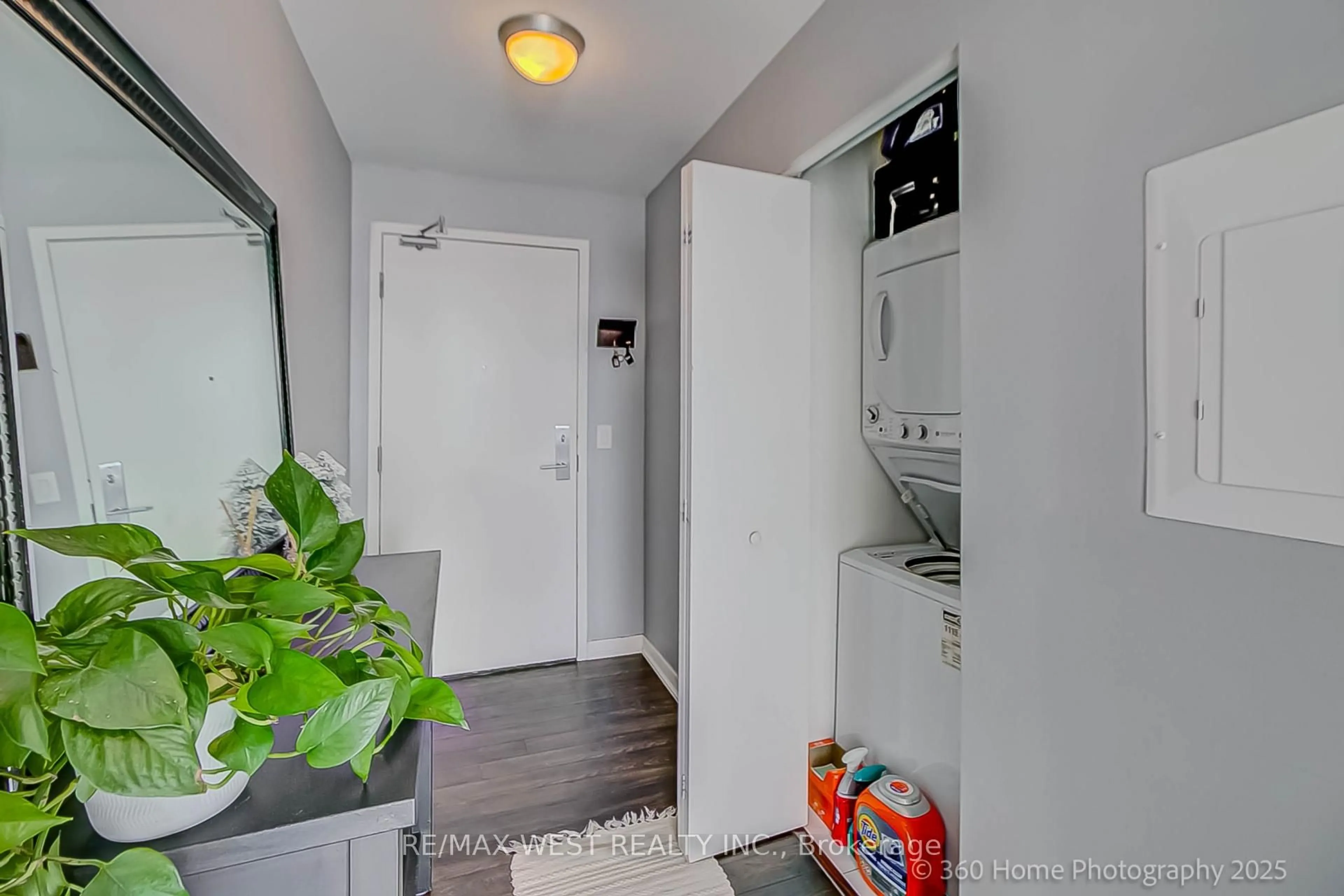 Indoor entryway for 51 East Liberty St #1512, Toronto Ontario M6K 3P8