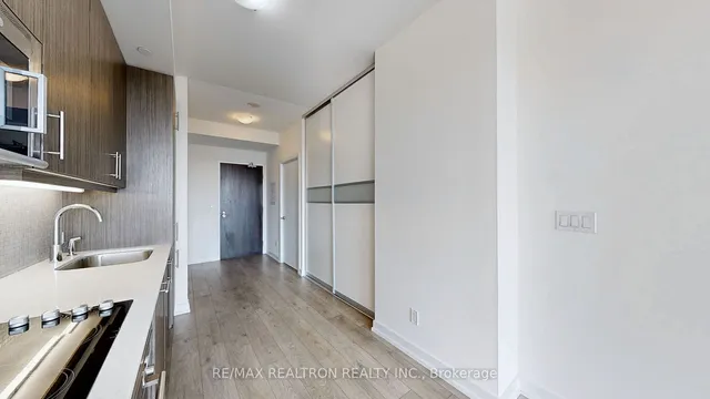 Additional property image - 297 College St Unit 815