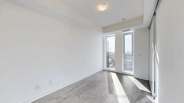 Additional property image - 297 College St Unit 815