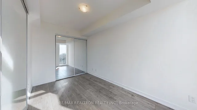 Additional property image - 297 College St Unit 815