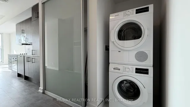 Additional property image - 297 College St Unit 815