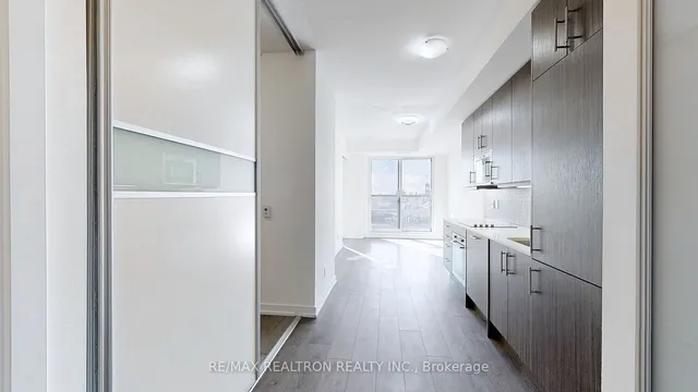 Additional property image - 297 College St Unit 815