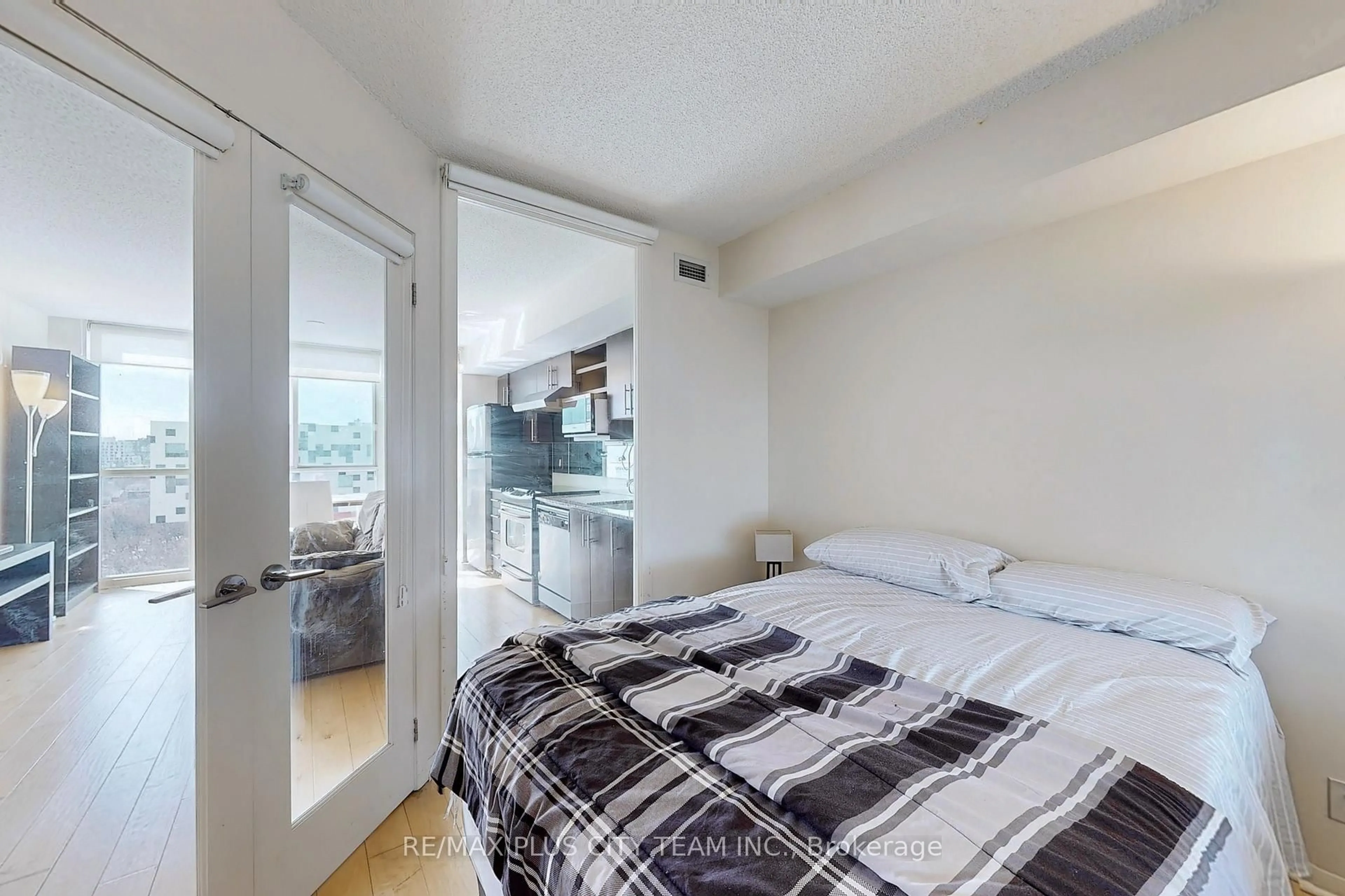 Bedroom with bed, unknown for 96 St Patrick St #1412, Toronto Ontario M5T 1V2