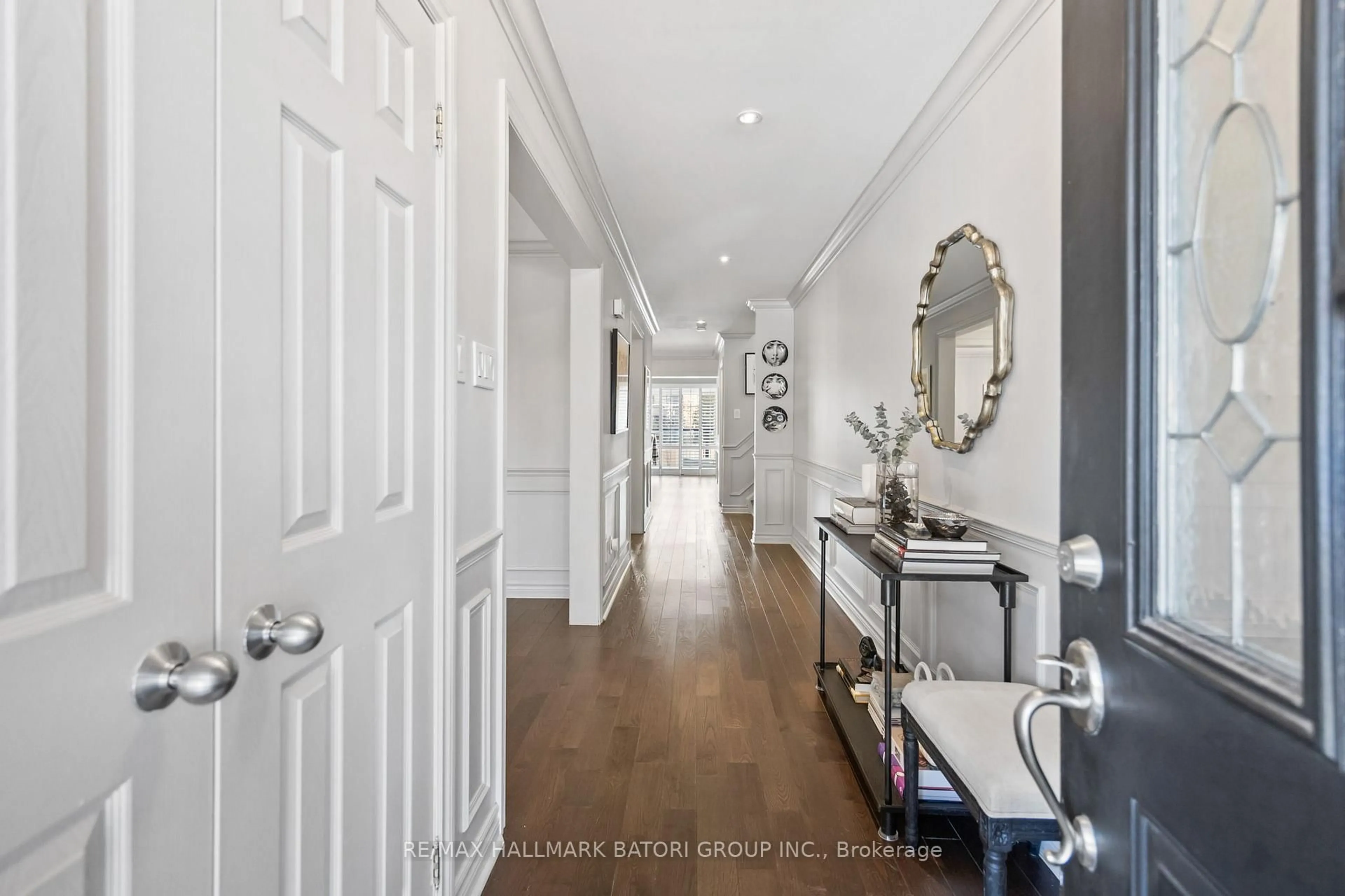 Indoor entryway for 629 Woburn Ave, Toronto Ontario M5M 1M2