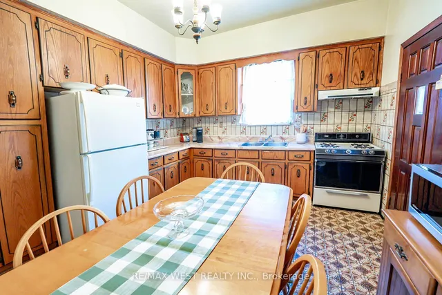 Additional property image - 217 Gladstone Ave
