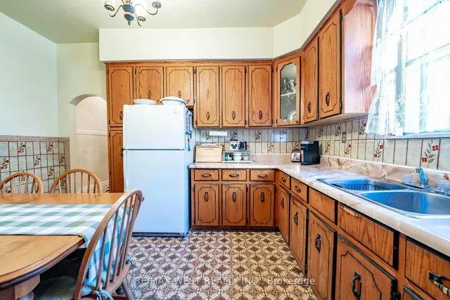 Additional property image - 217 Gladstone Ave