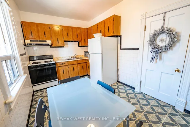 Additional property image - 217 Gladstone Ave
