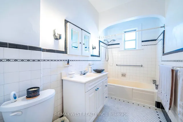 Additional property image - 217 Gladstone Ave