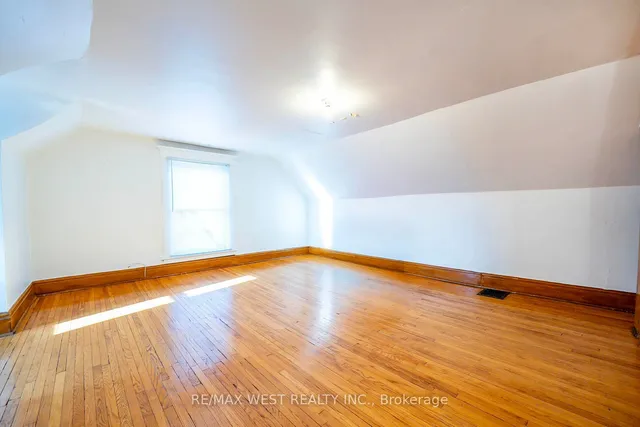 Additional property image - 217 Gladstone Ave