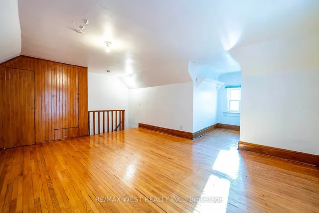 Additional property image - 217 Gladstone Ave