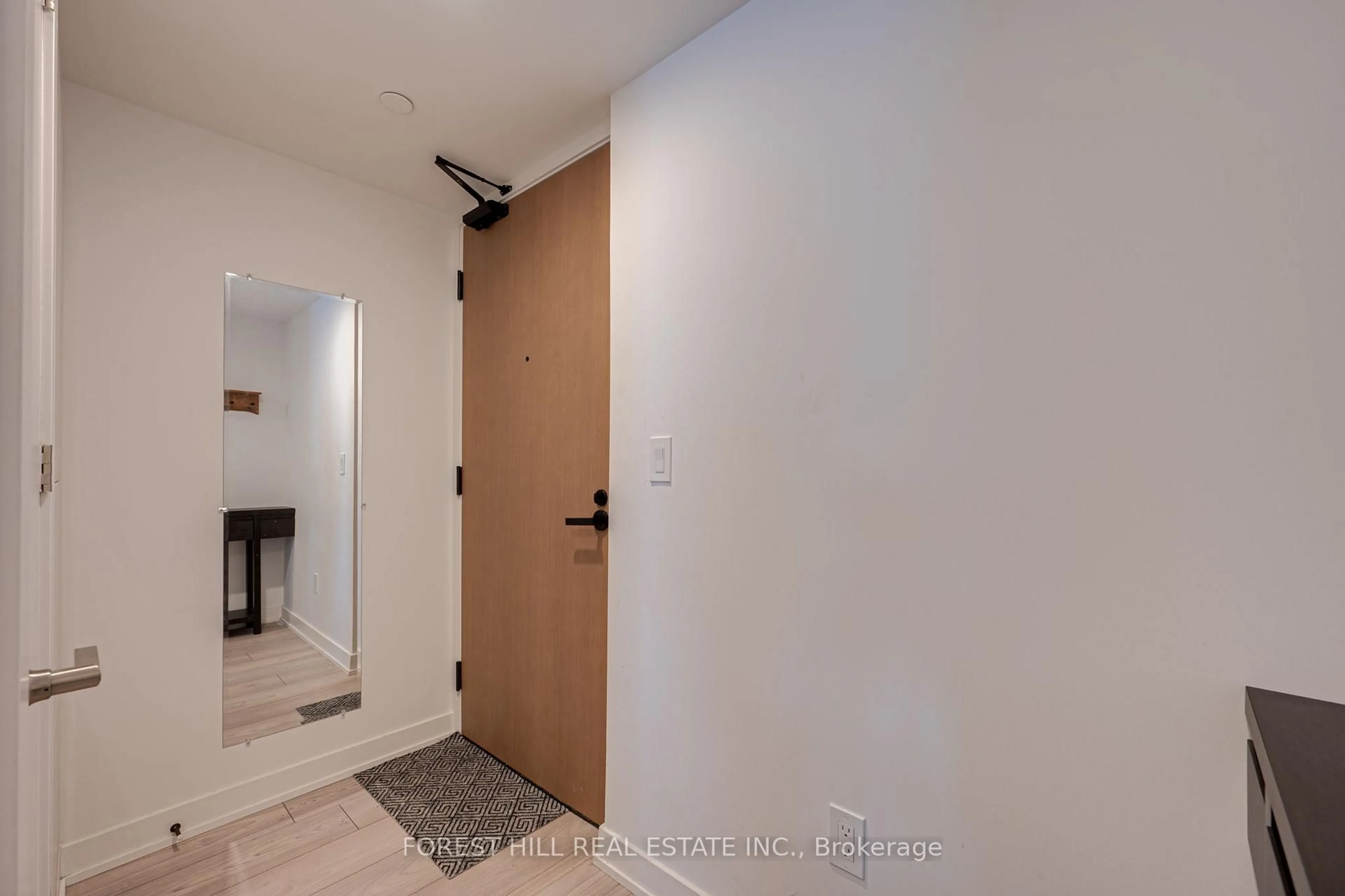 Indoor entryway for 8 Tippett Rd #411, Toronto Ontario M3H 0E7