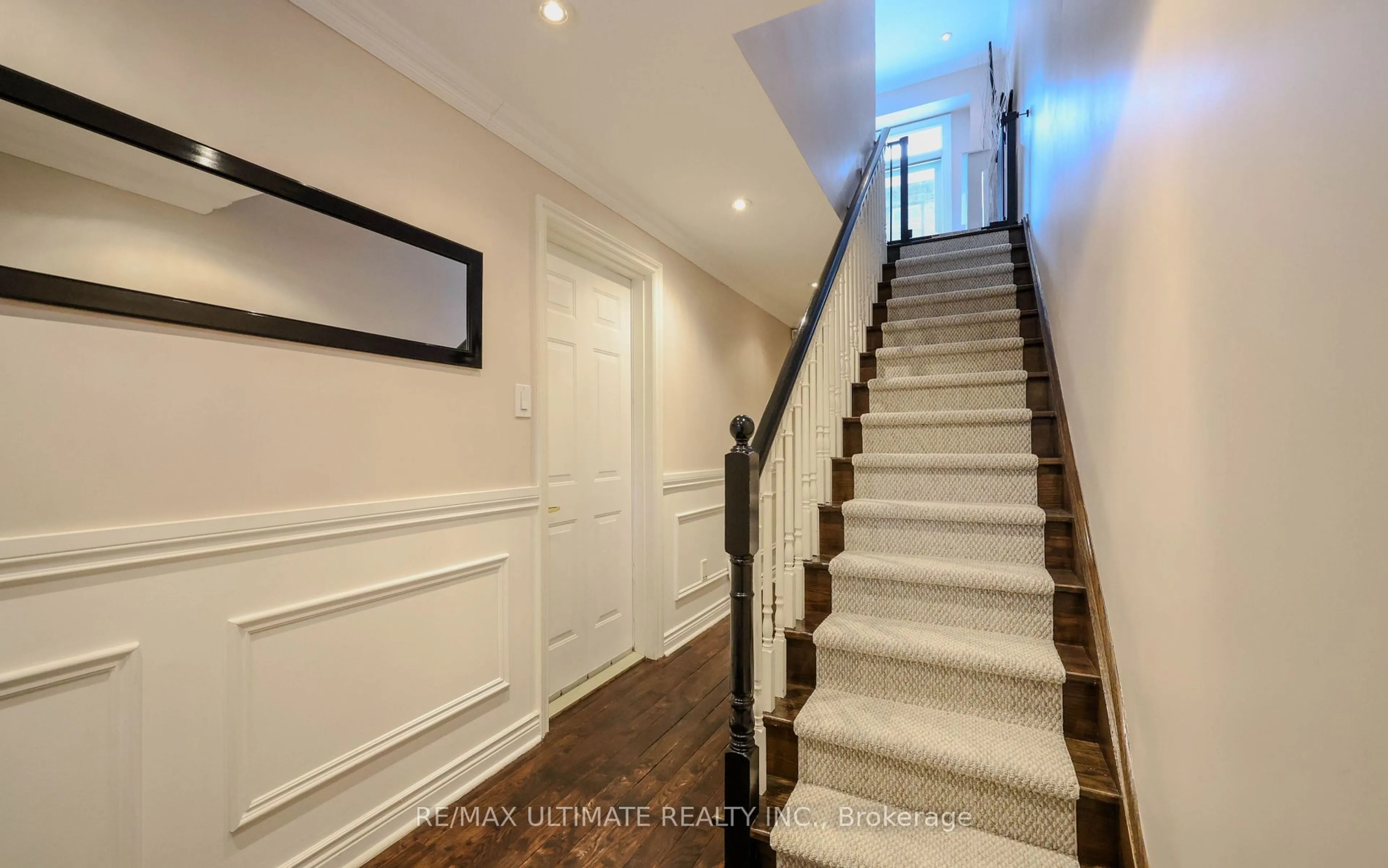 Stairs for 1B Heathdale Rd, Toronto Ontario M6C 1M5