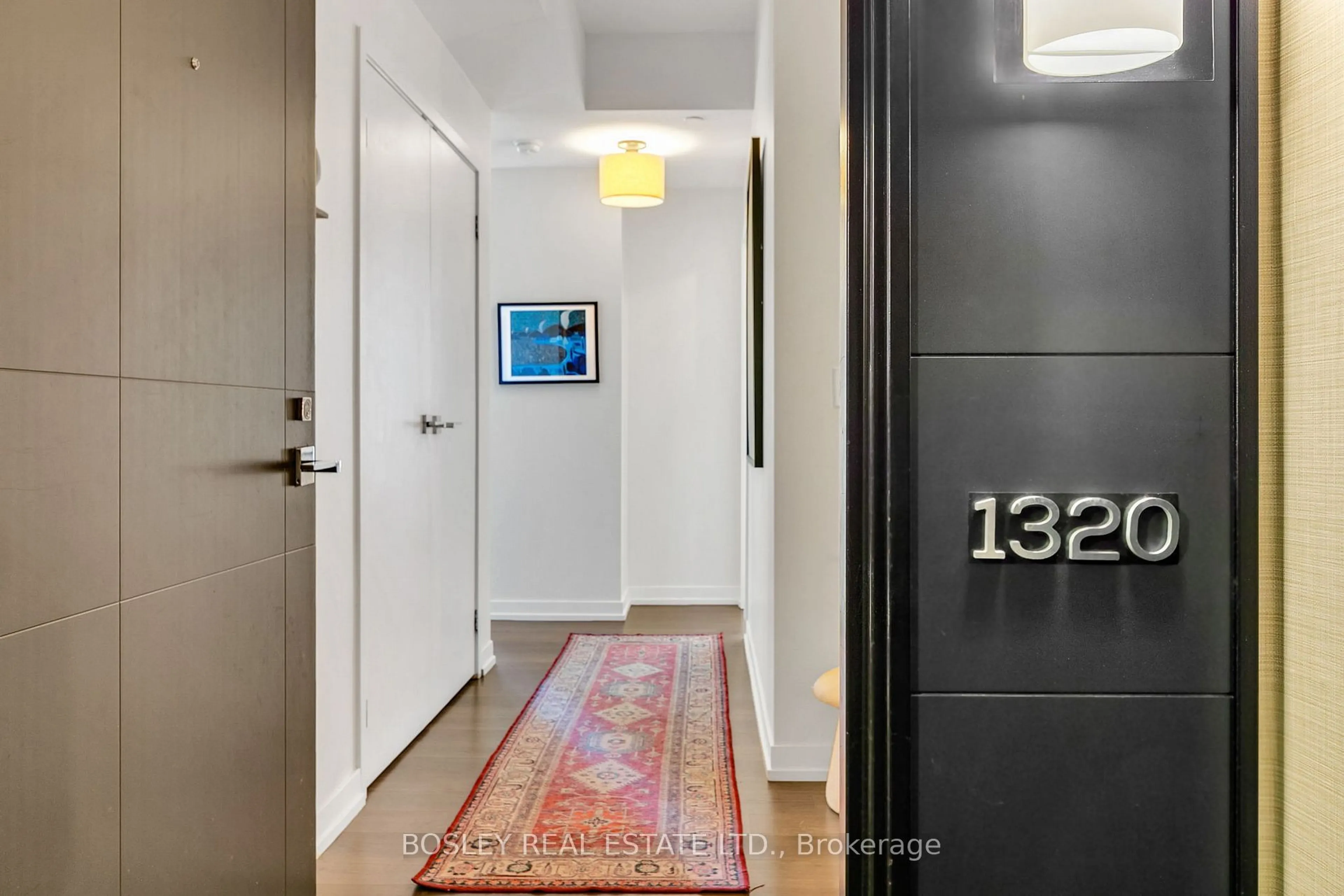 Indoor entryway for 98 Lillian St #1320, Toronto Ontario M4S 0A5