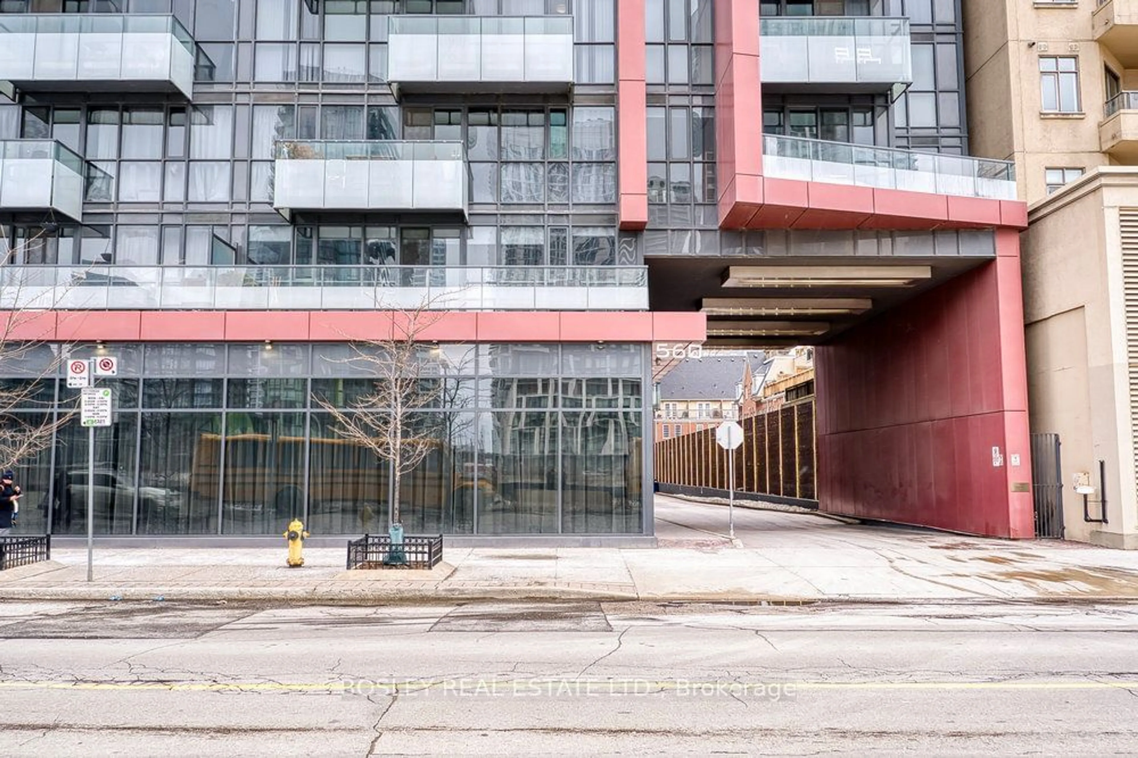 Indoor foyer for 560 Front St #519, Toronto Ontario M5V 1C1