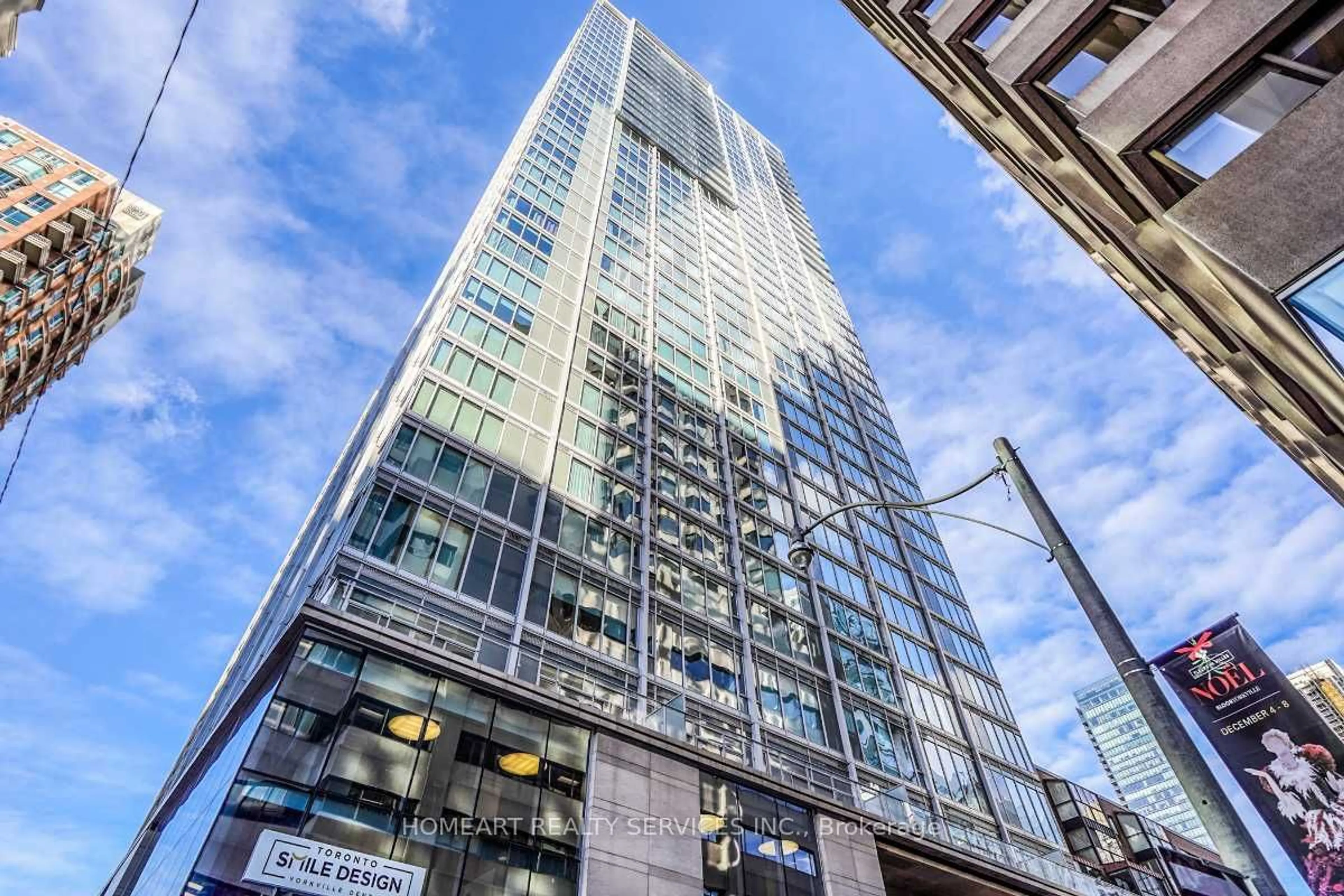 Indoor foyer for 188 Cumberland St #308, Toronto Ontario M5R 2G3