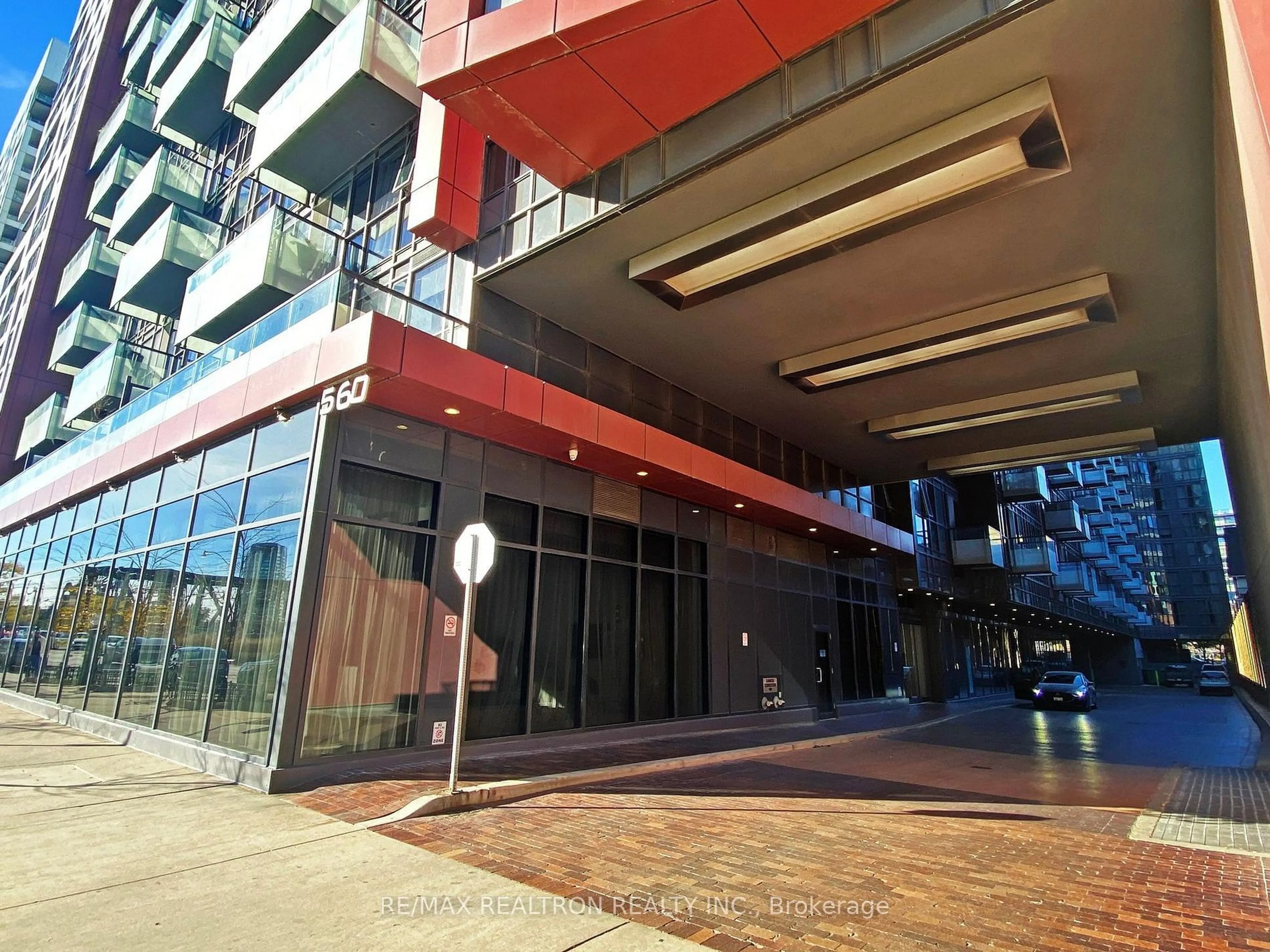 Indoor foyer for 560 Front St #319, Toronto Ontario M5V 1C1