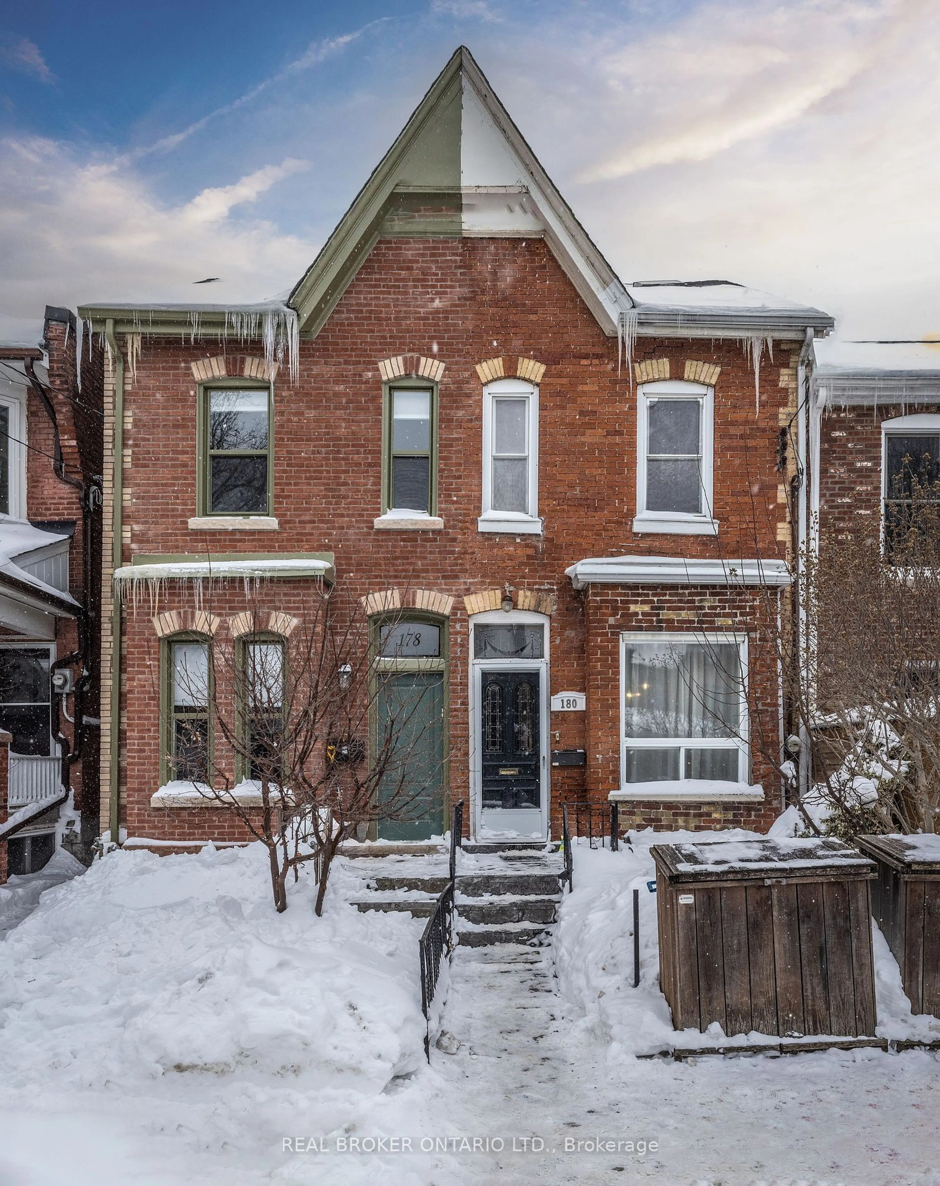 Home with brick exterior material, street for 180 Lippincott St, Toronto Ontario M5S 2P1