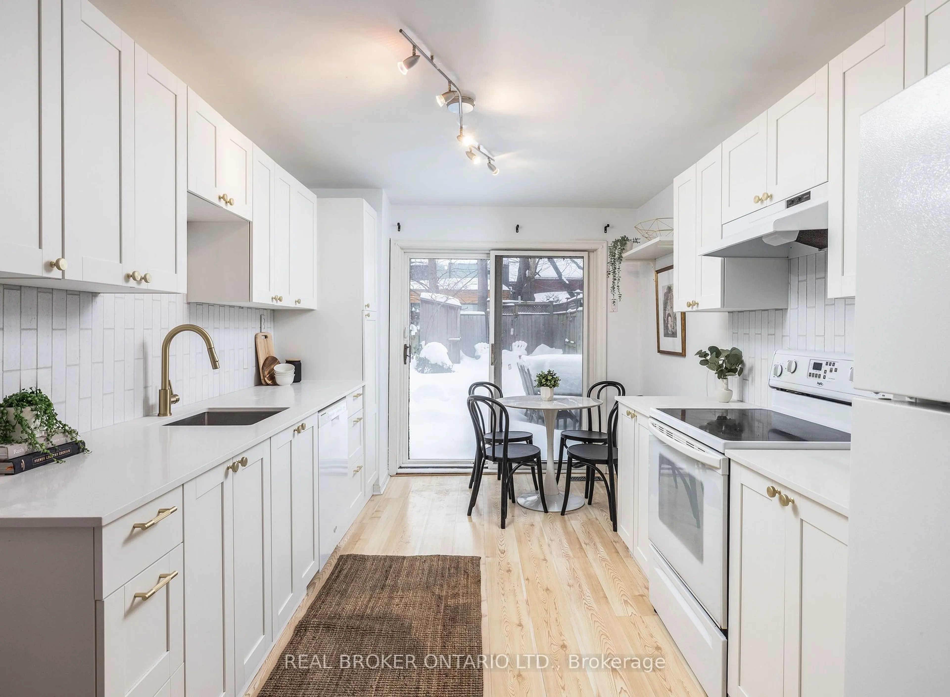 Open concept kitchen, unknown for 180 Lippincott St, Toronto Ontario M5S 2P1