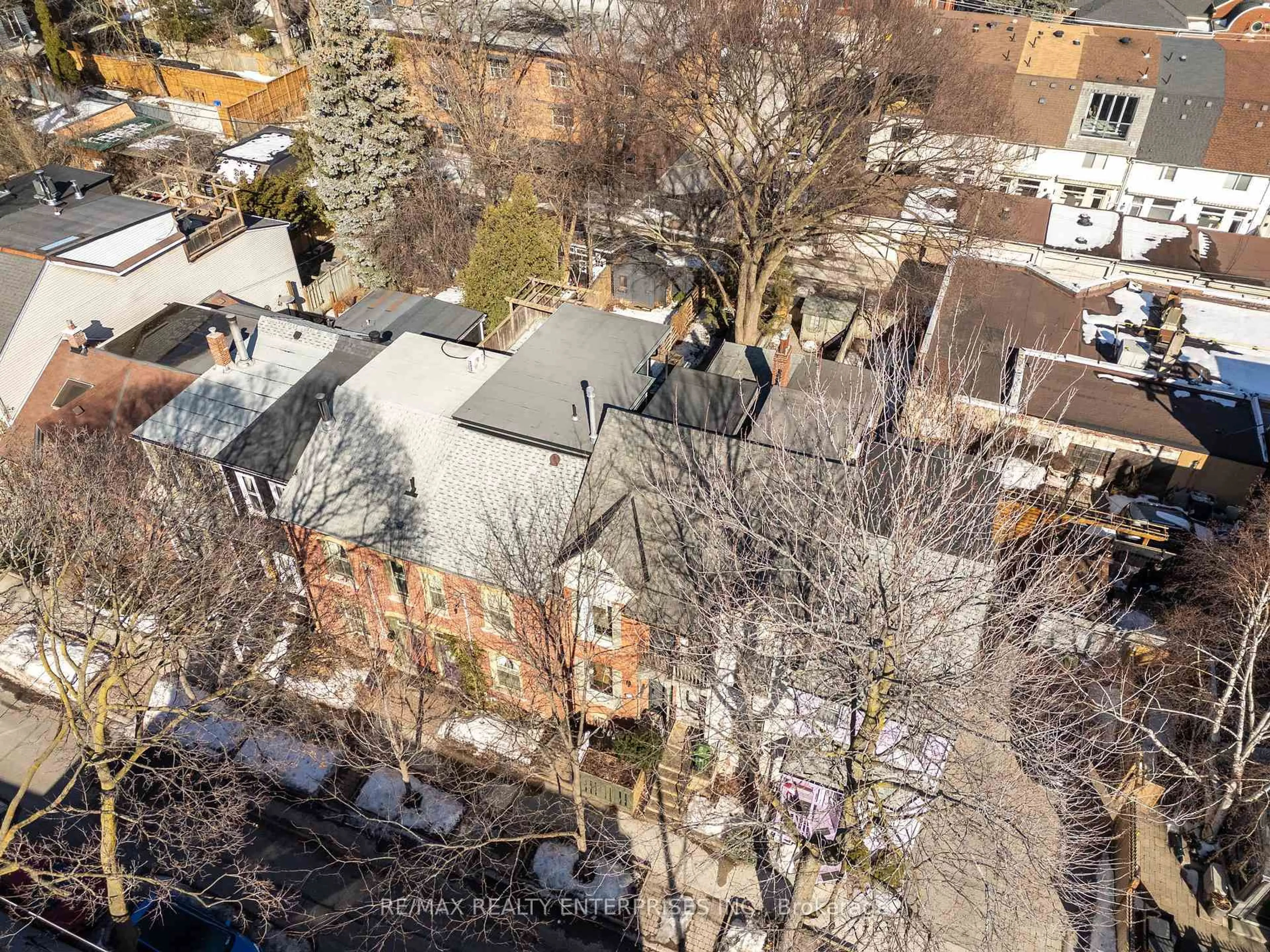 A pic from outside/outdoor area/front of a property/back of a property/a pic from drone, city buildings view from balcony for 5A Sword St, Toronto Ontario M5A 3N3