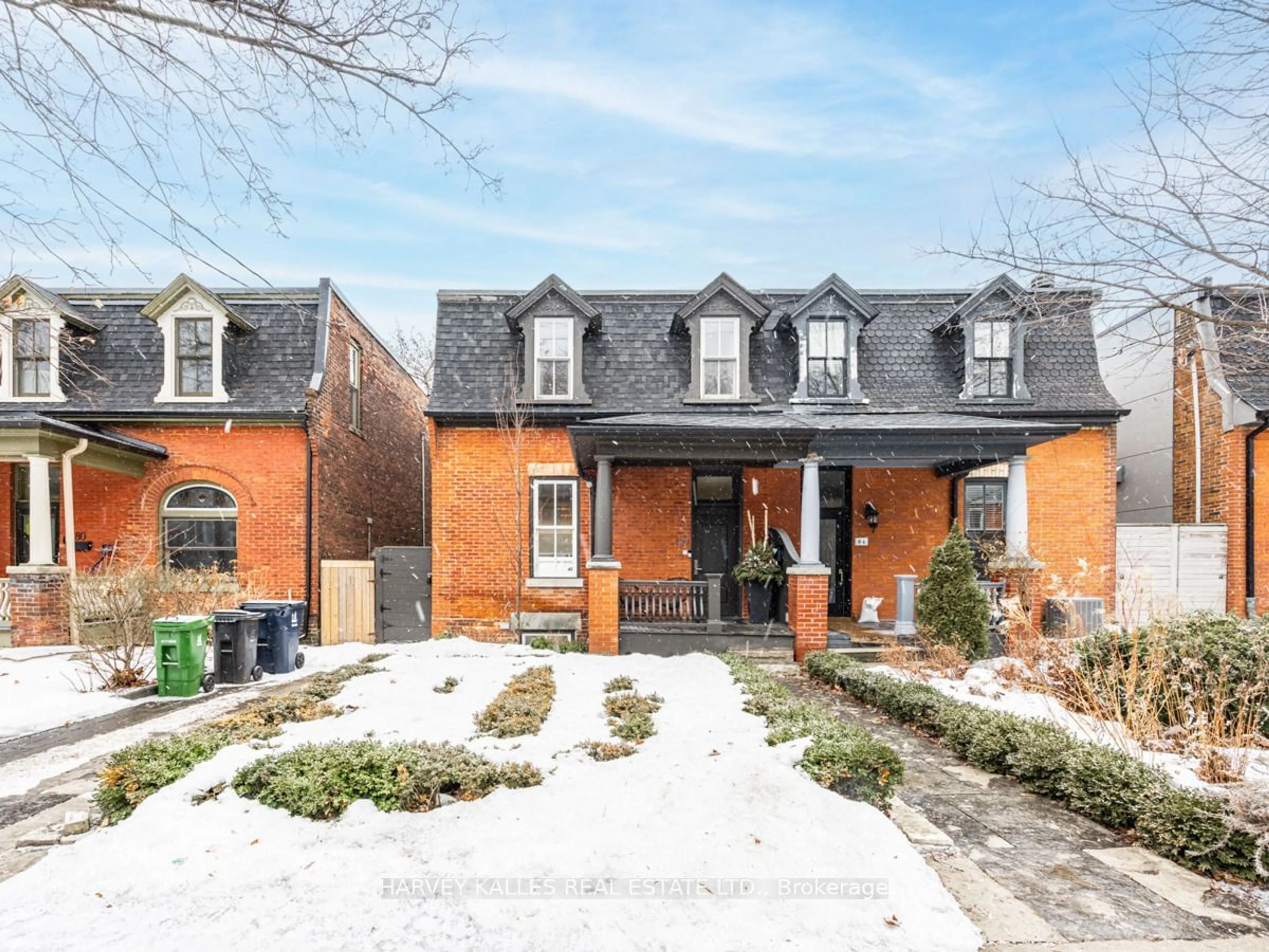 Home with brick exterior material, street for 82 Robert St, Toronto Ontario M5S 2K3