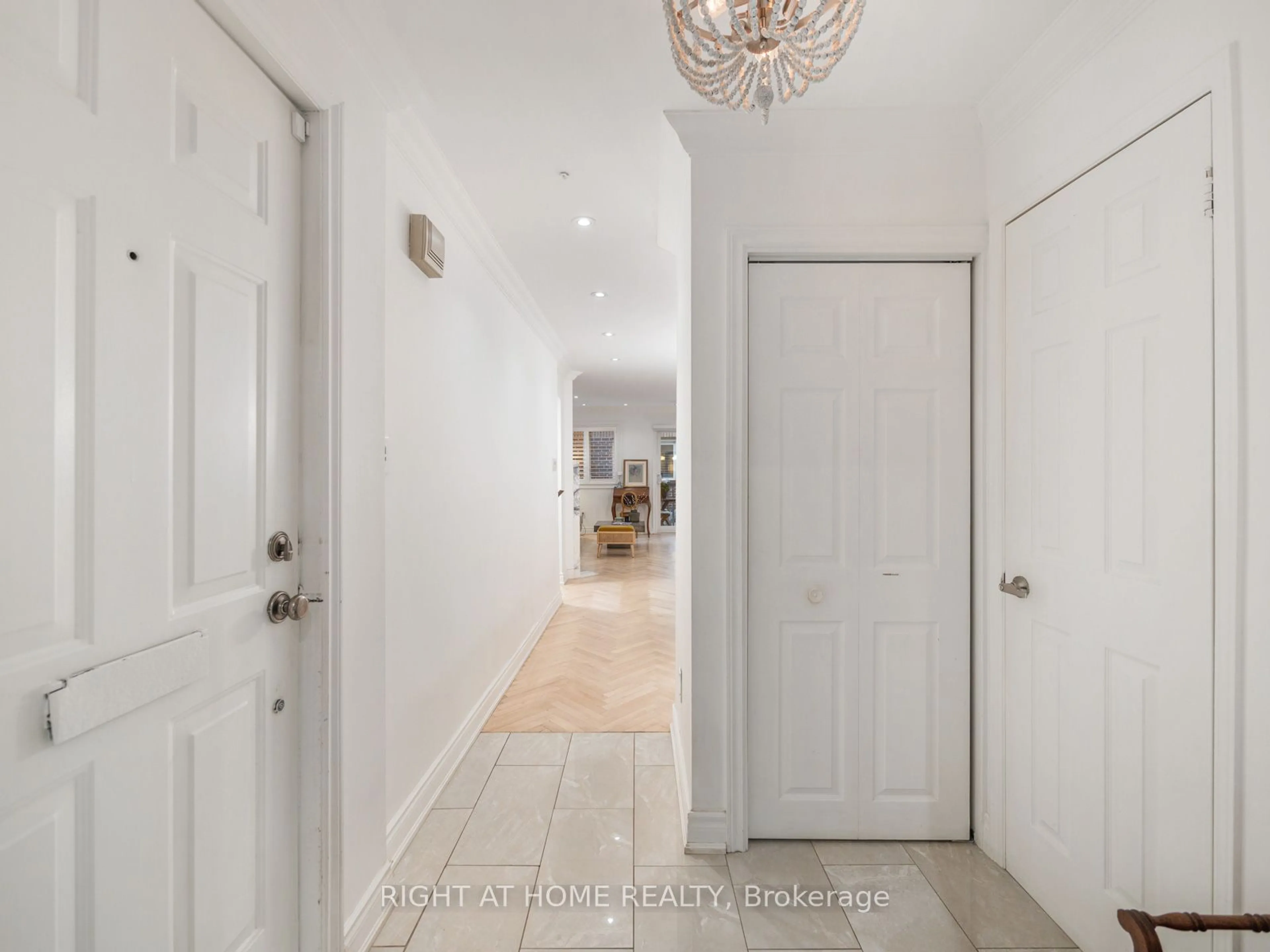 Indoor entryway for 36D Massey St, Toronto Ontario M6J 3T1