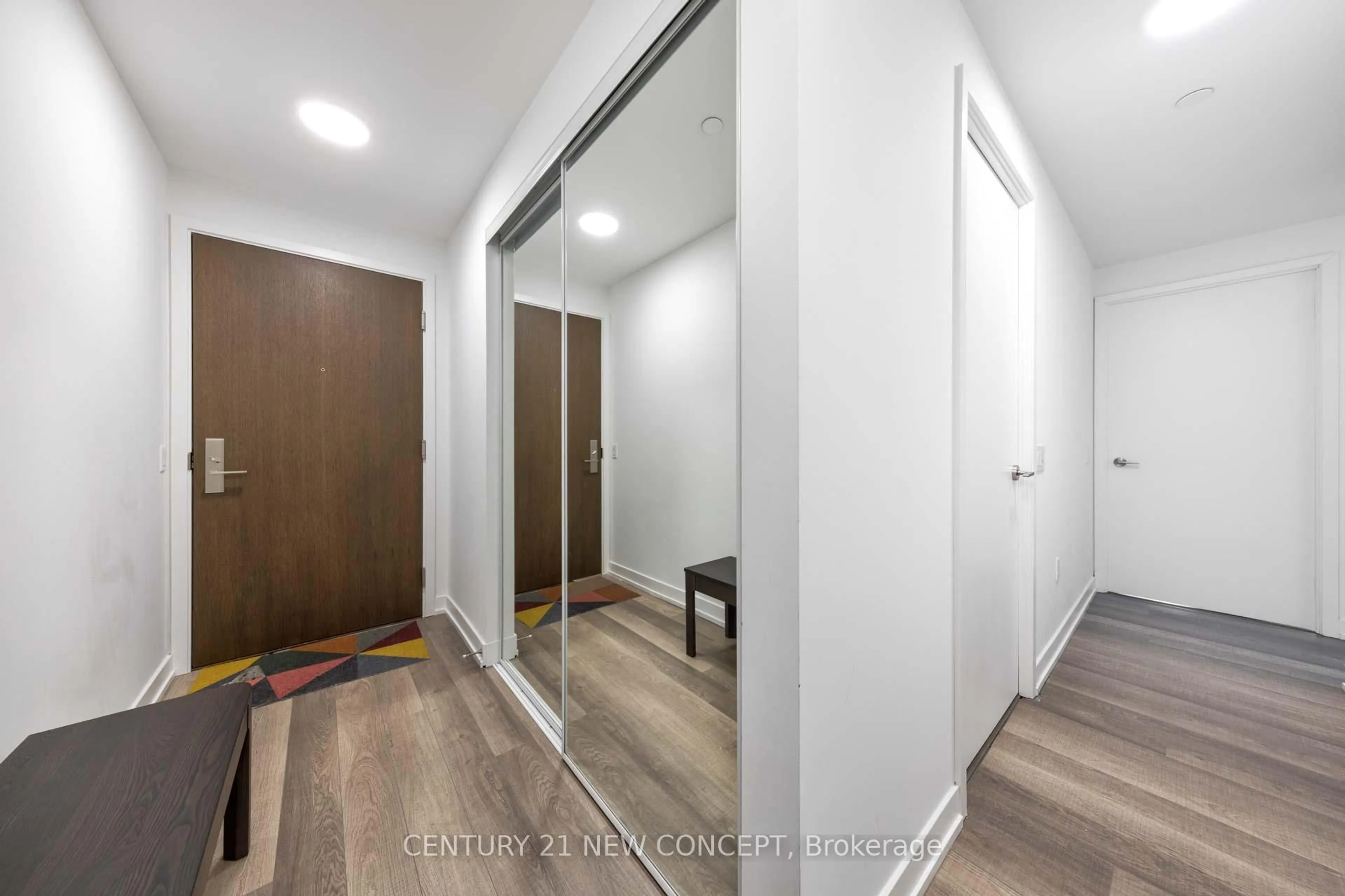 Indoor foyer for 39 Roehampton Ave #2003, Toronto Ontario M4P 0G1