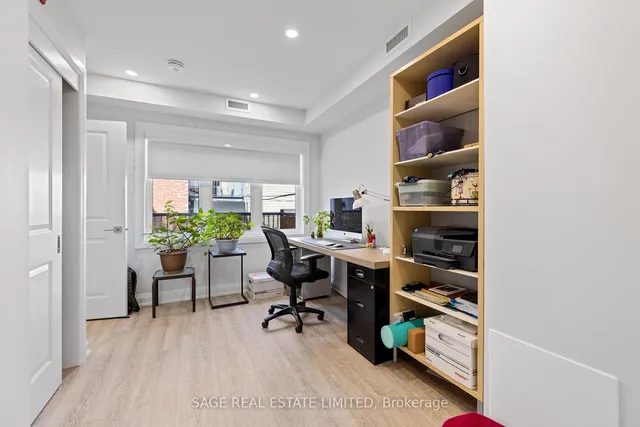 Primary image of 225 Carlton St