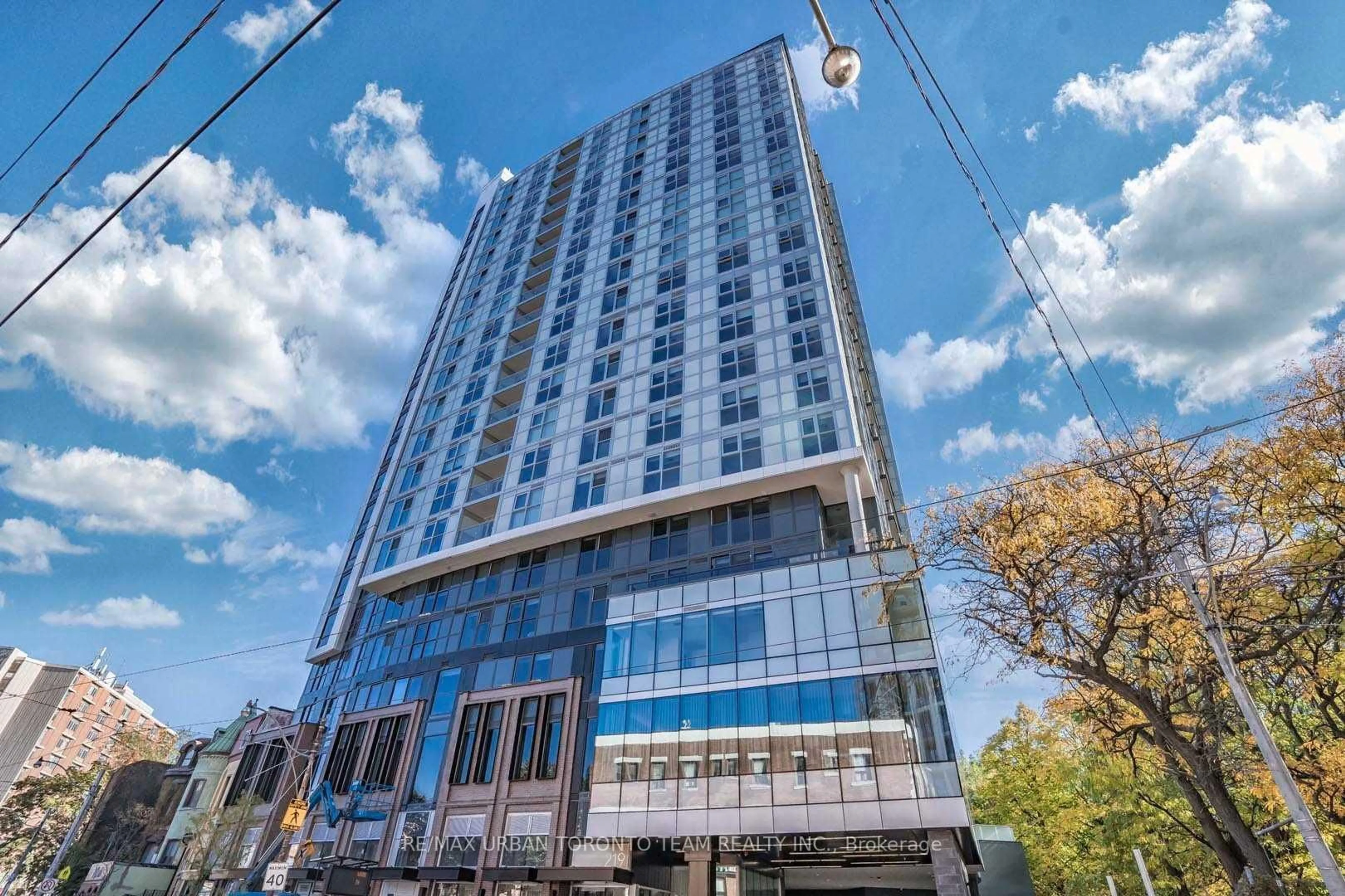 Indoor foyer for 219 Dundas St #605, Toronto Ontario M5A 0V1