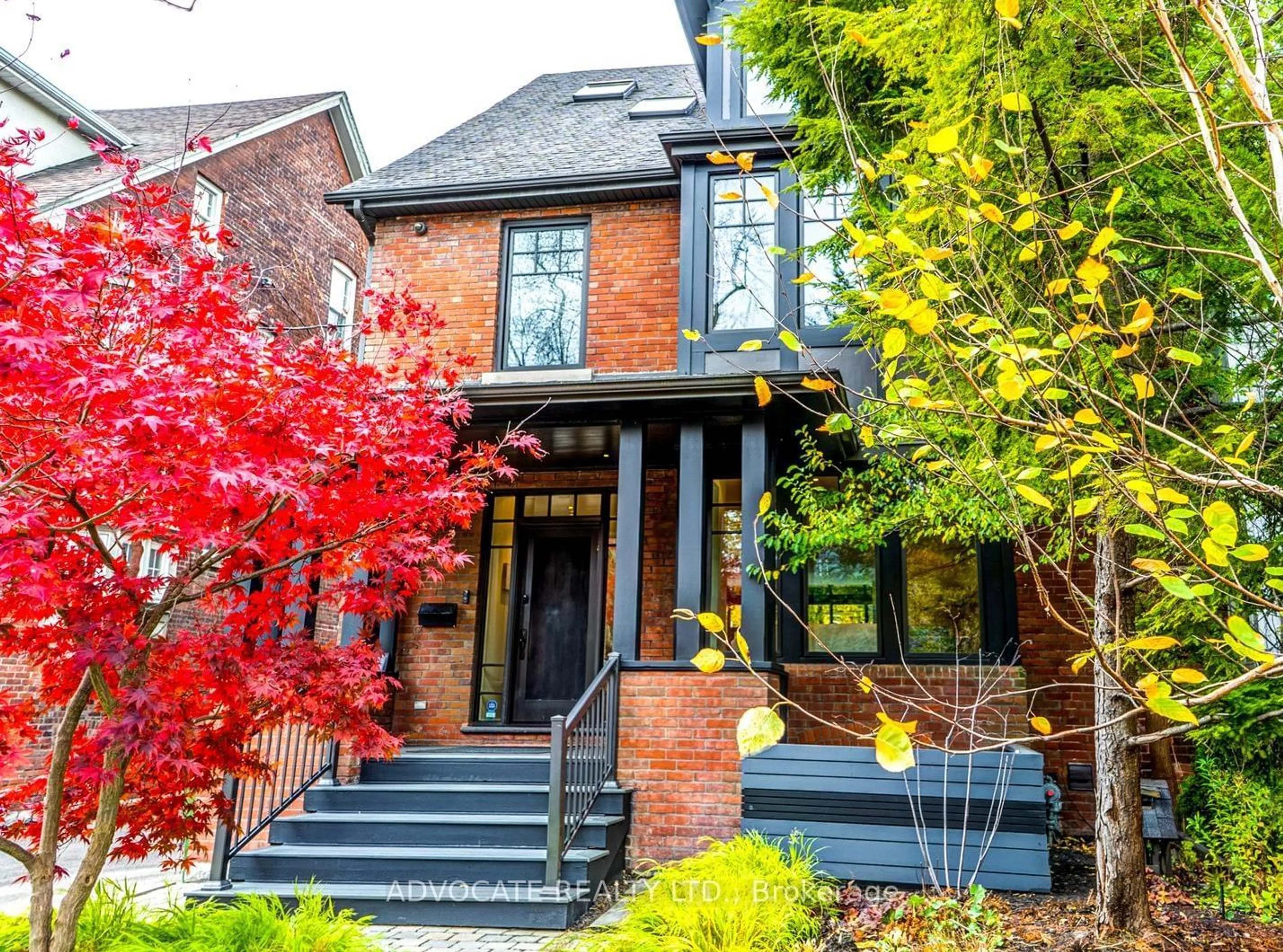 Home with brick exterior material, street for 122 Walmer Rd, Toronto Ontario M5R 2X9