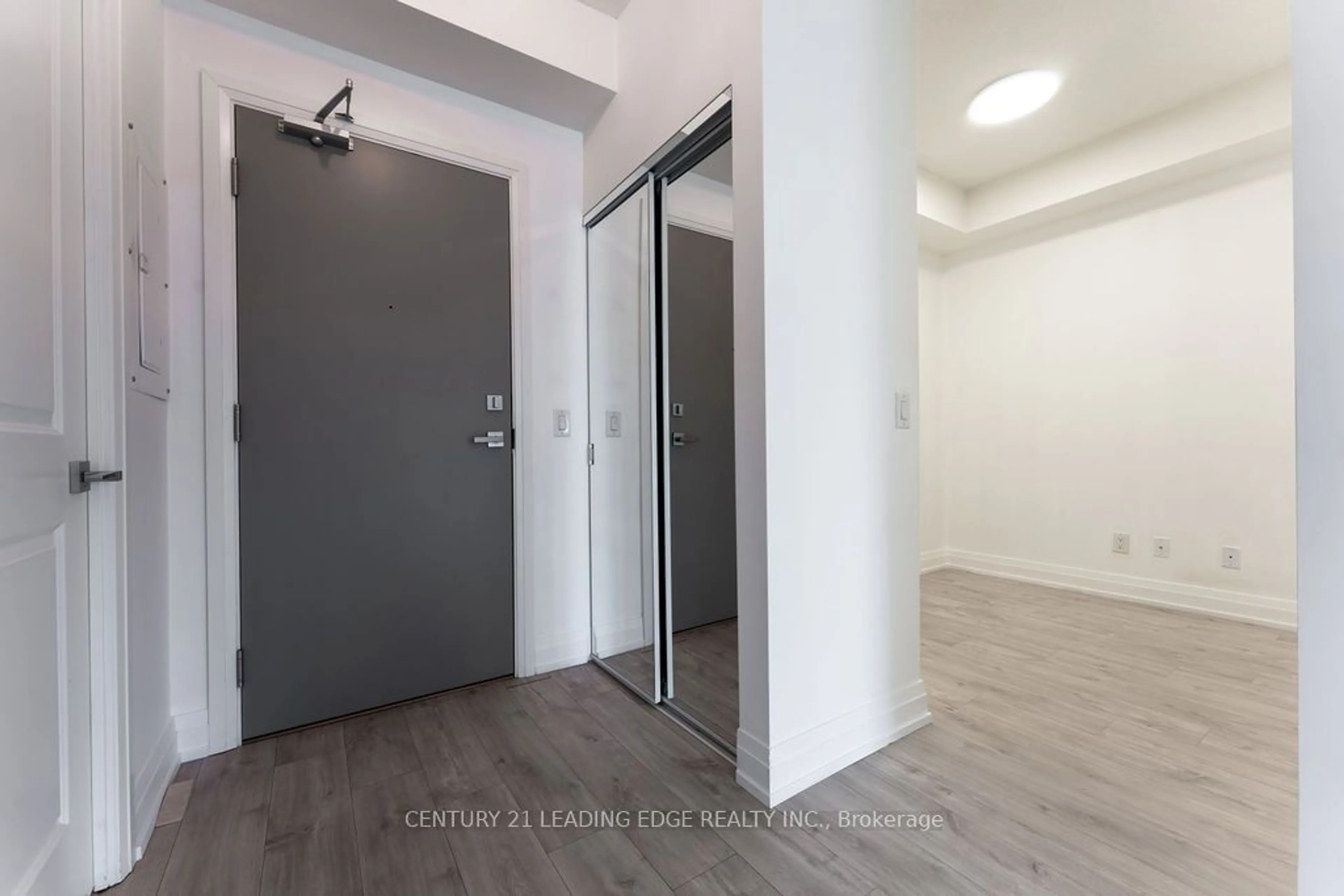 Indoor entryway for 591 Sheppard Ave #517, Toronto Ontario M2K 0G2