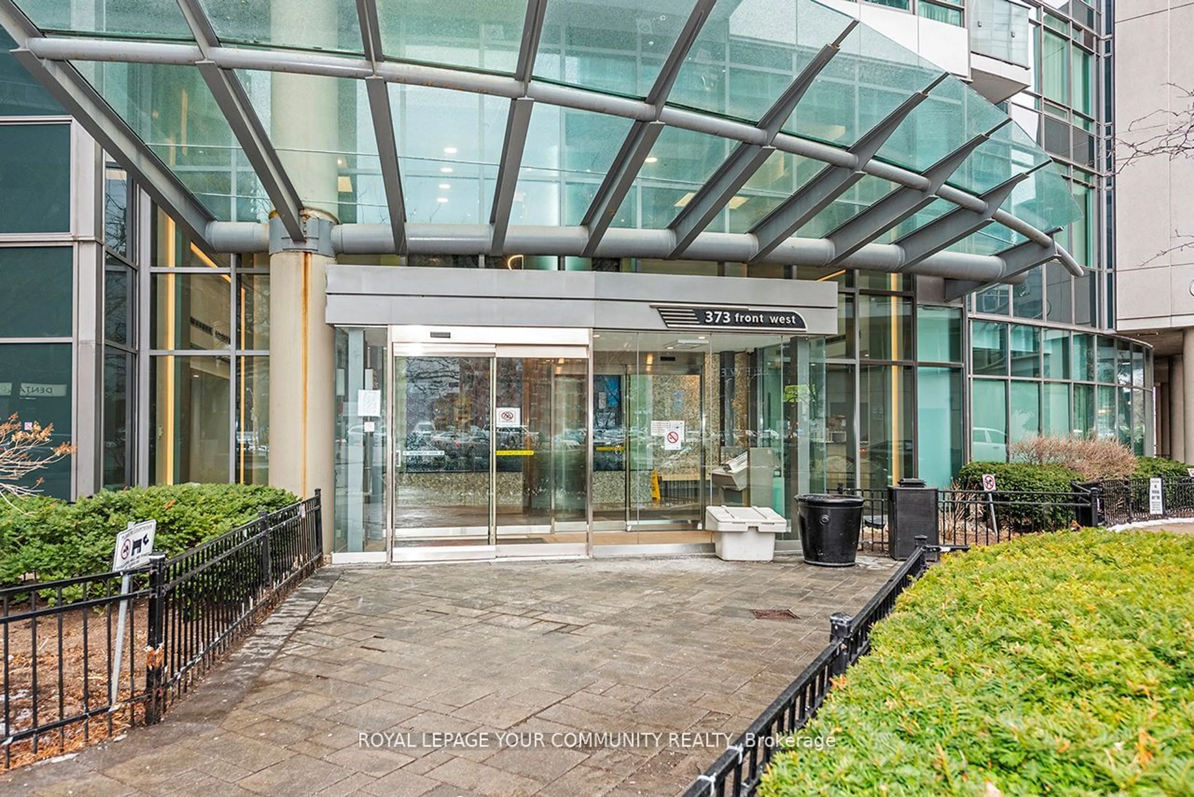 Indoor foyer for 373 Front St #2102, Toronto Ontario M5V 3R7