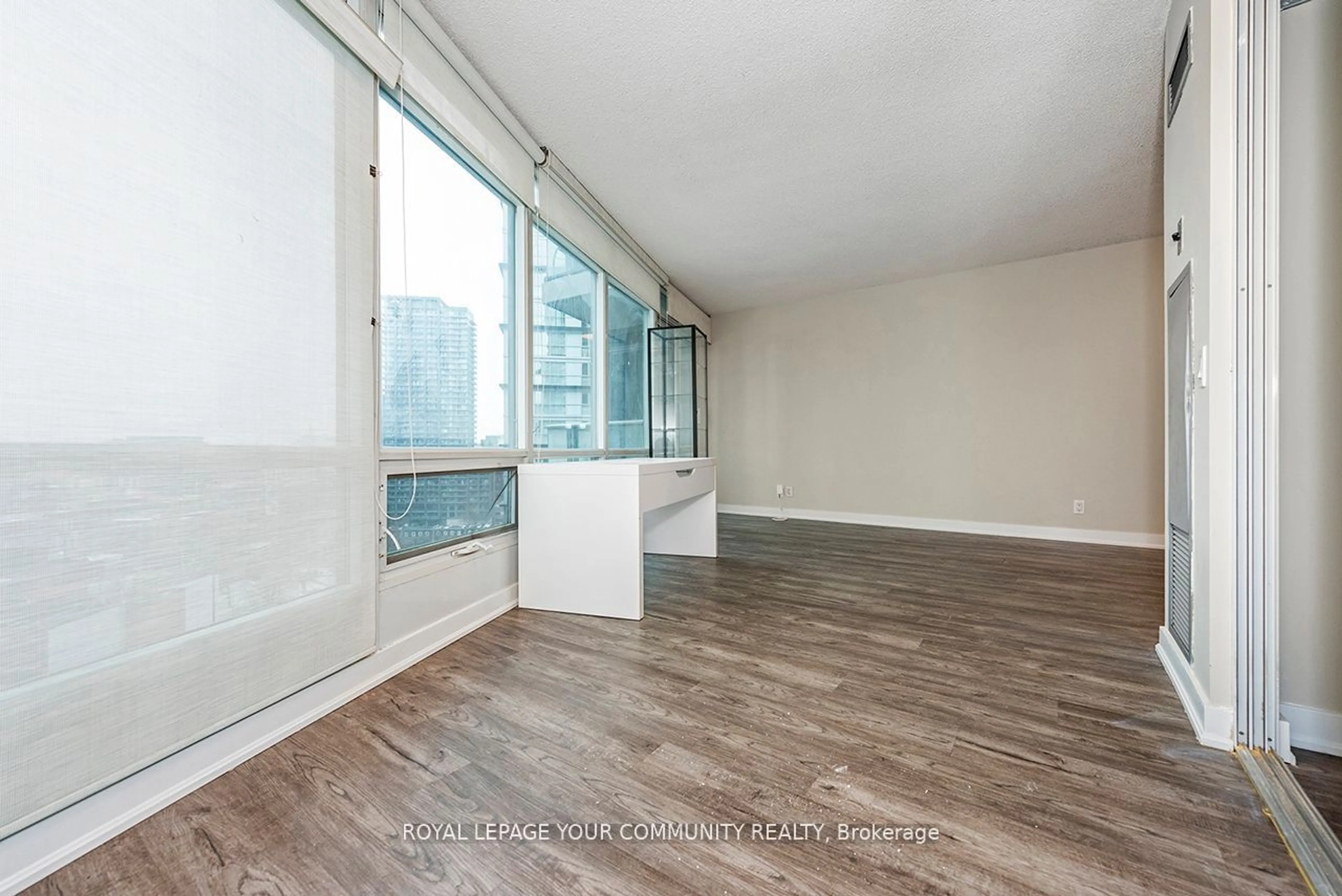 A pic of a room for 373 Front St #2102, Toronto Ontario M5V 3R7