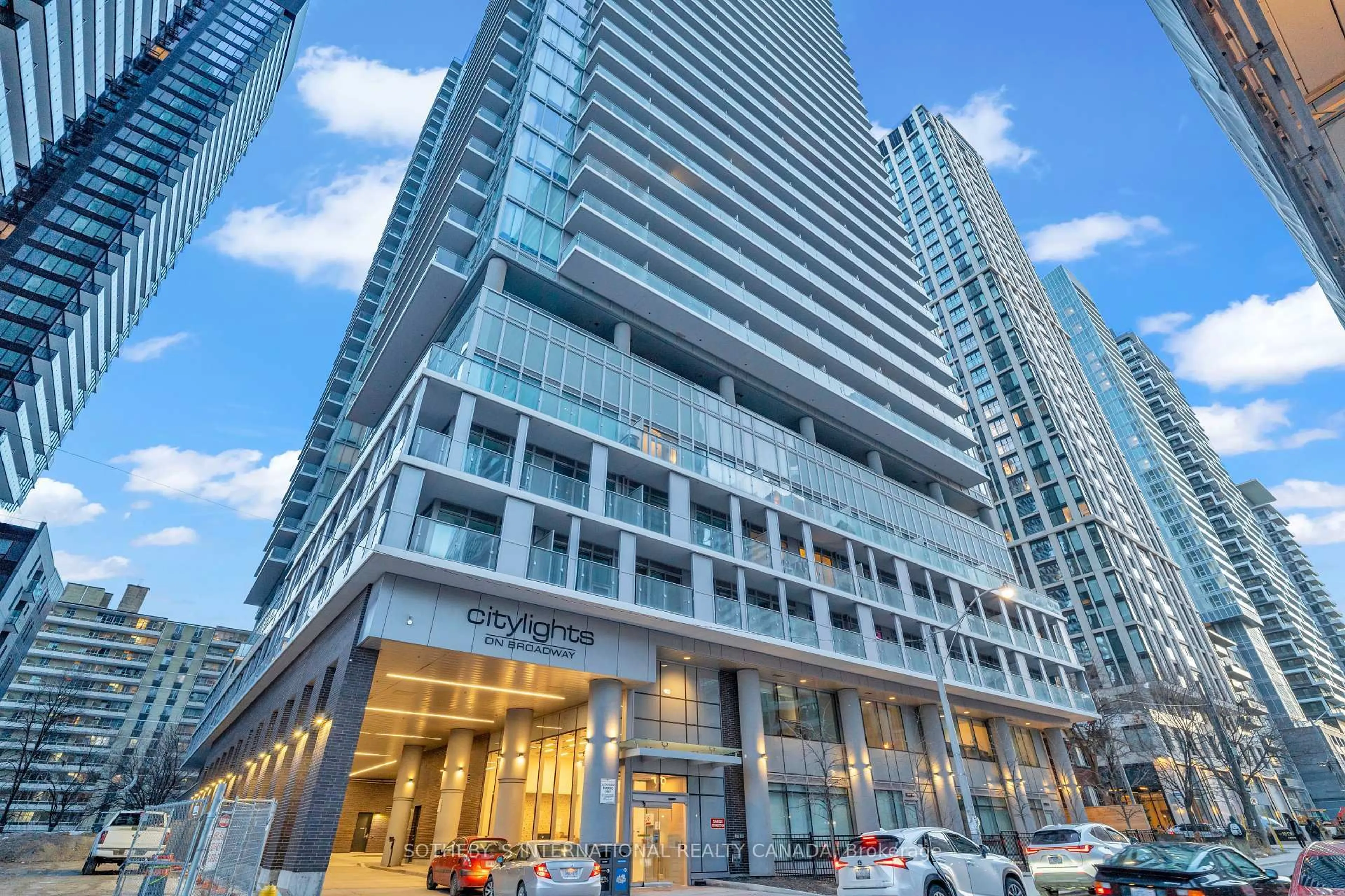 Indoor foyer for 99 Broadway Ave #1809, Toronto Ontario M4P 0E3