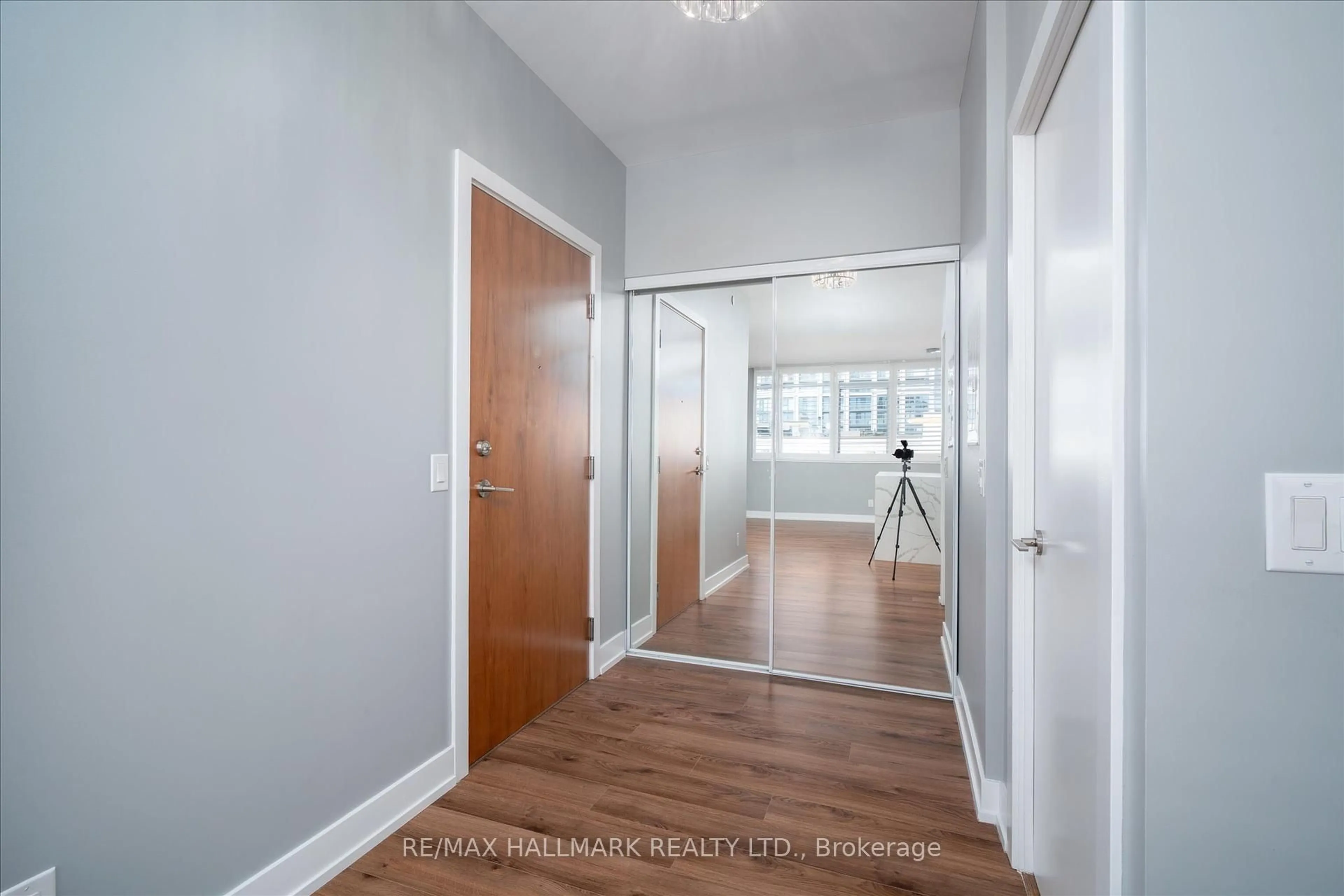 Indoor entryway for 170 Chiltern Hill Rd #208, Toronto Ontario M6C 0A9