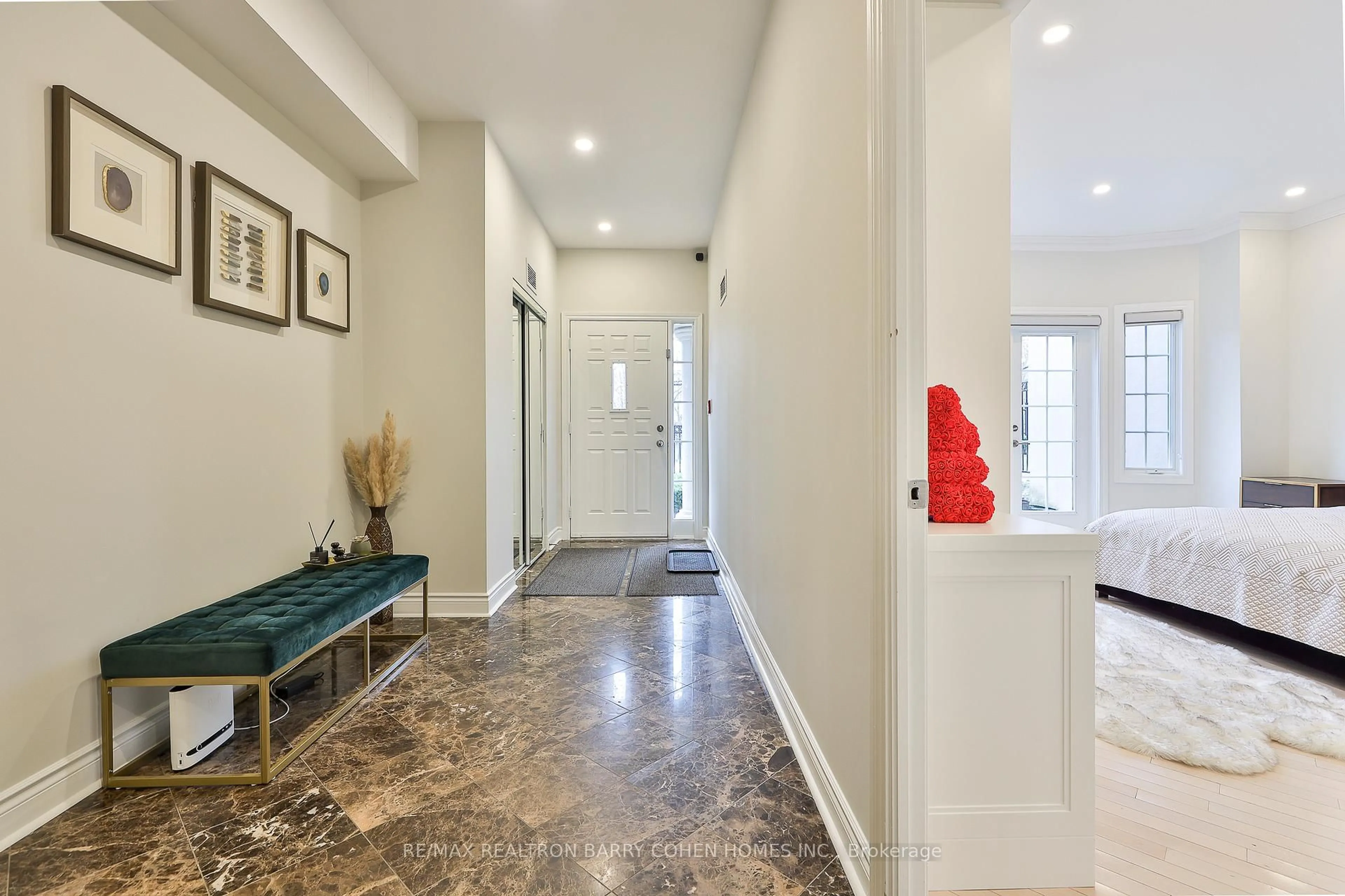 Indoor foyer for 8 Rean Dr #TH 10, Toronto Ontario M2K 3B9