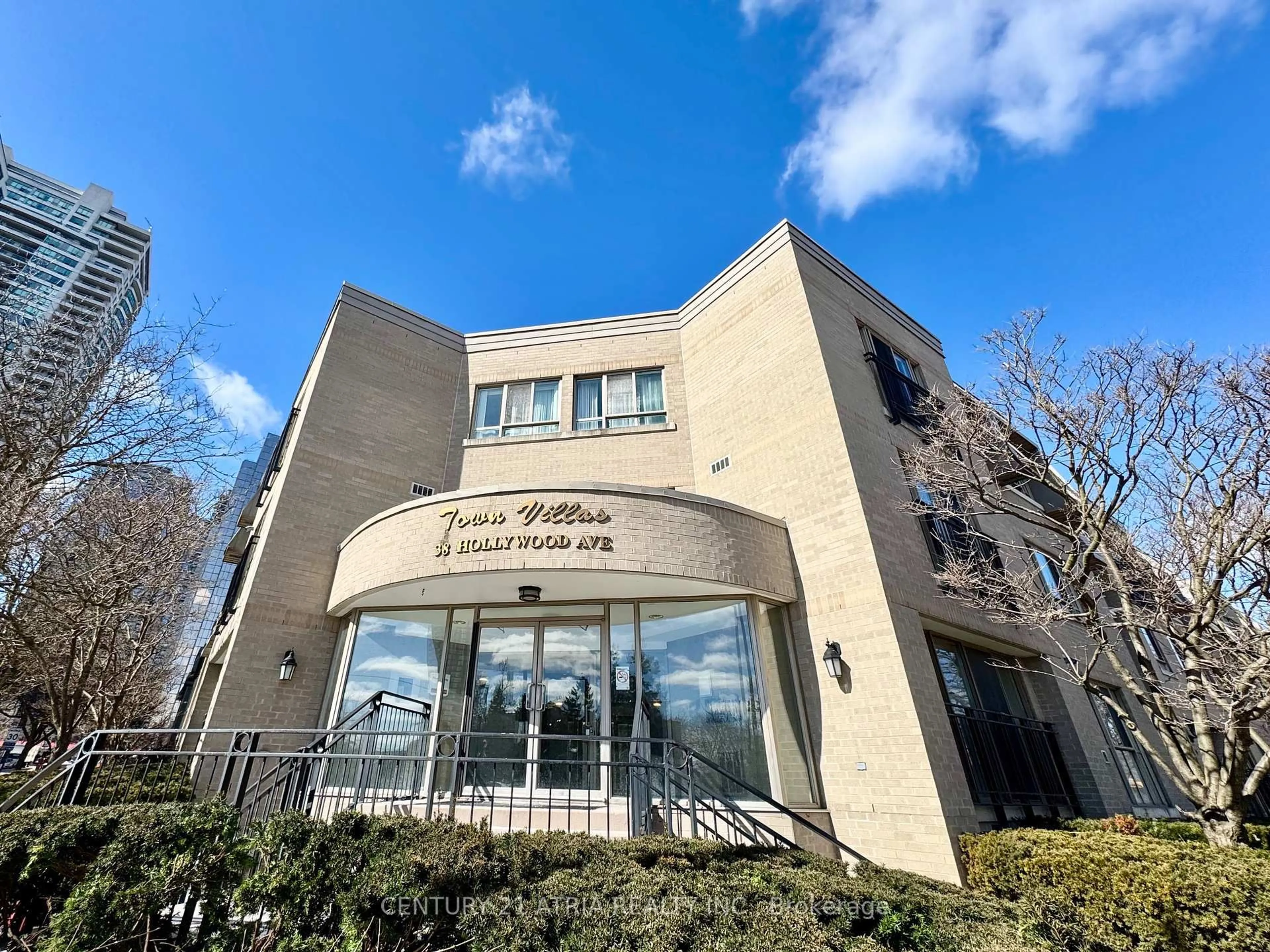 Indoor foyer for 38 Hollywood Ave #308, Toronto Ontario M2N 6S5