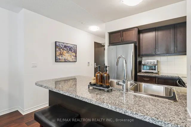 Additional property image - 19 Grand Trunk Cres Unit 1215