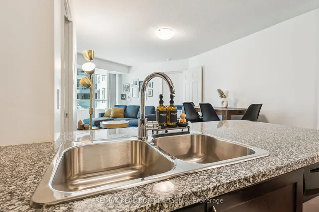 Additional property image - 19 Grand Trunk Cres Unit 1215