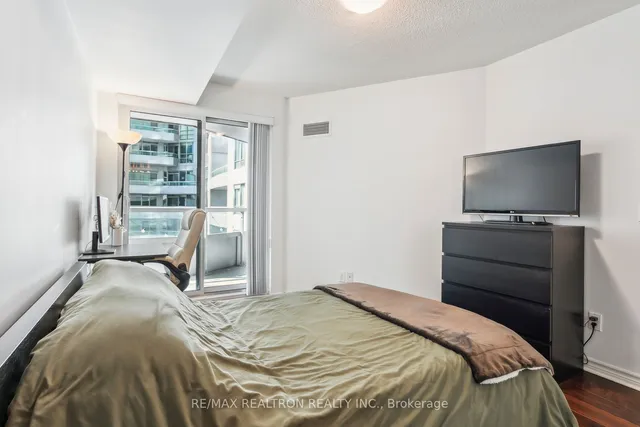 Additional property image - 19 Grand Trunk Cres Unit 1215