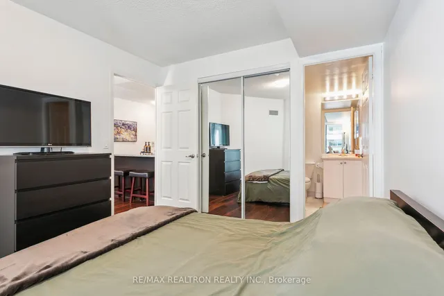 Additional property image - 19 Grand Trunk Cres Unit 1215