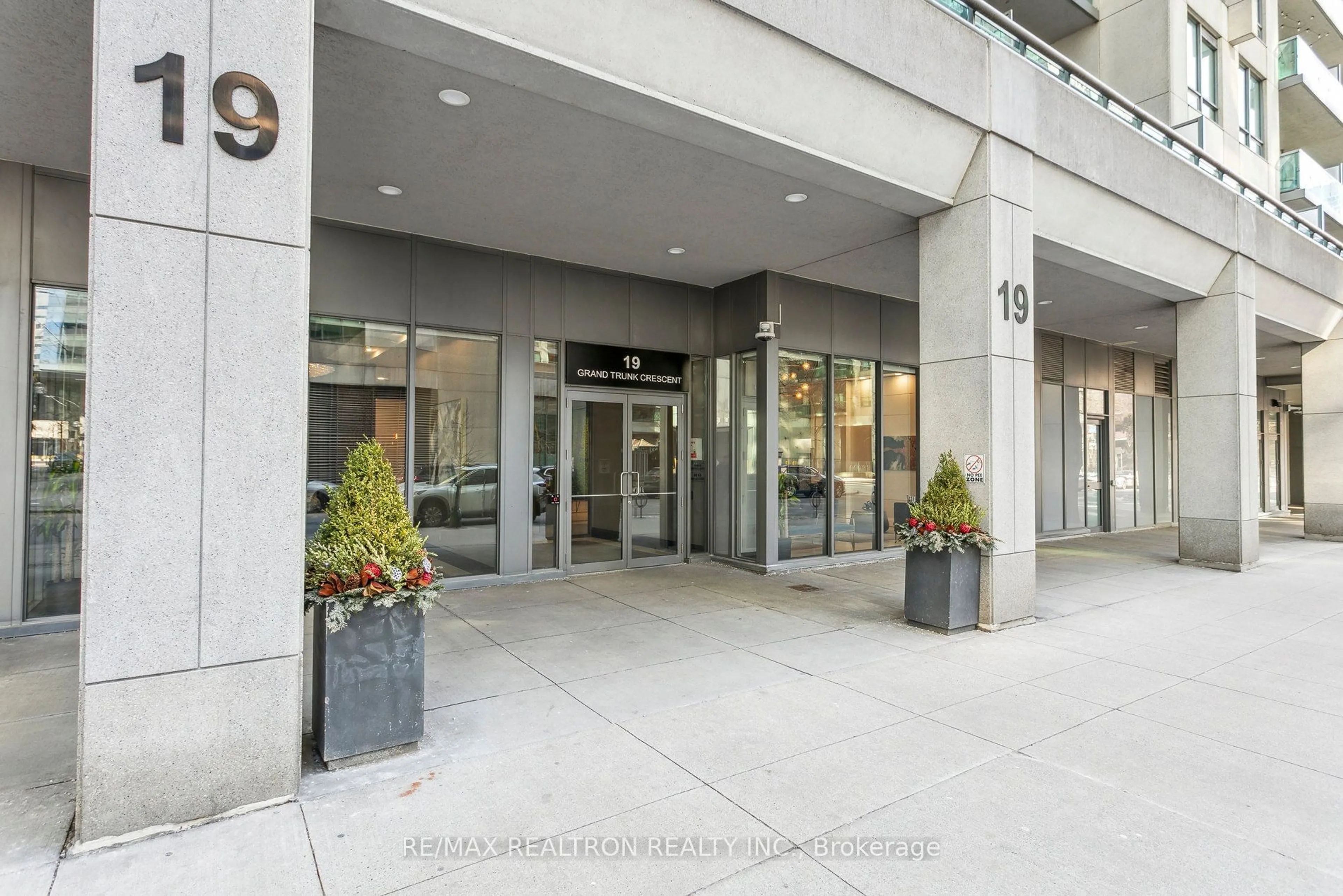 Unknown for 19 Grand Trunk Cres #1215, Toronto Ontario M5J 3A3