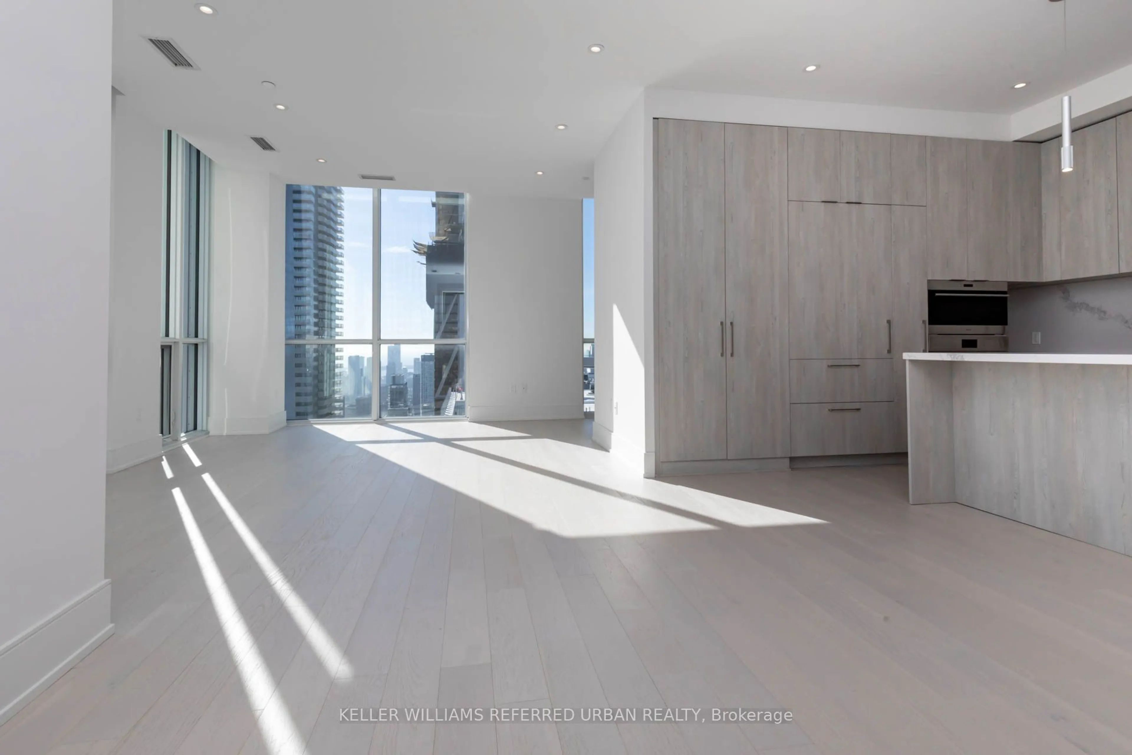 Indoor foyer for 1 Yorkville Ave #Ph06, Toronto Ontario M4W 0B1