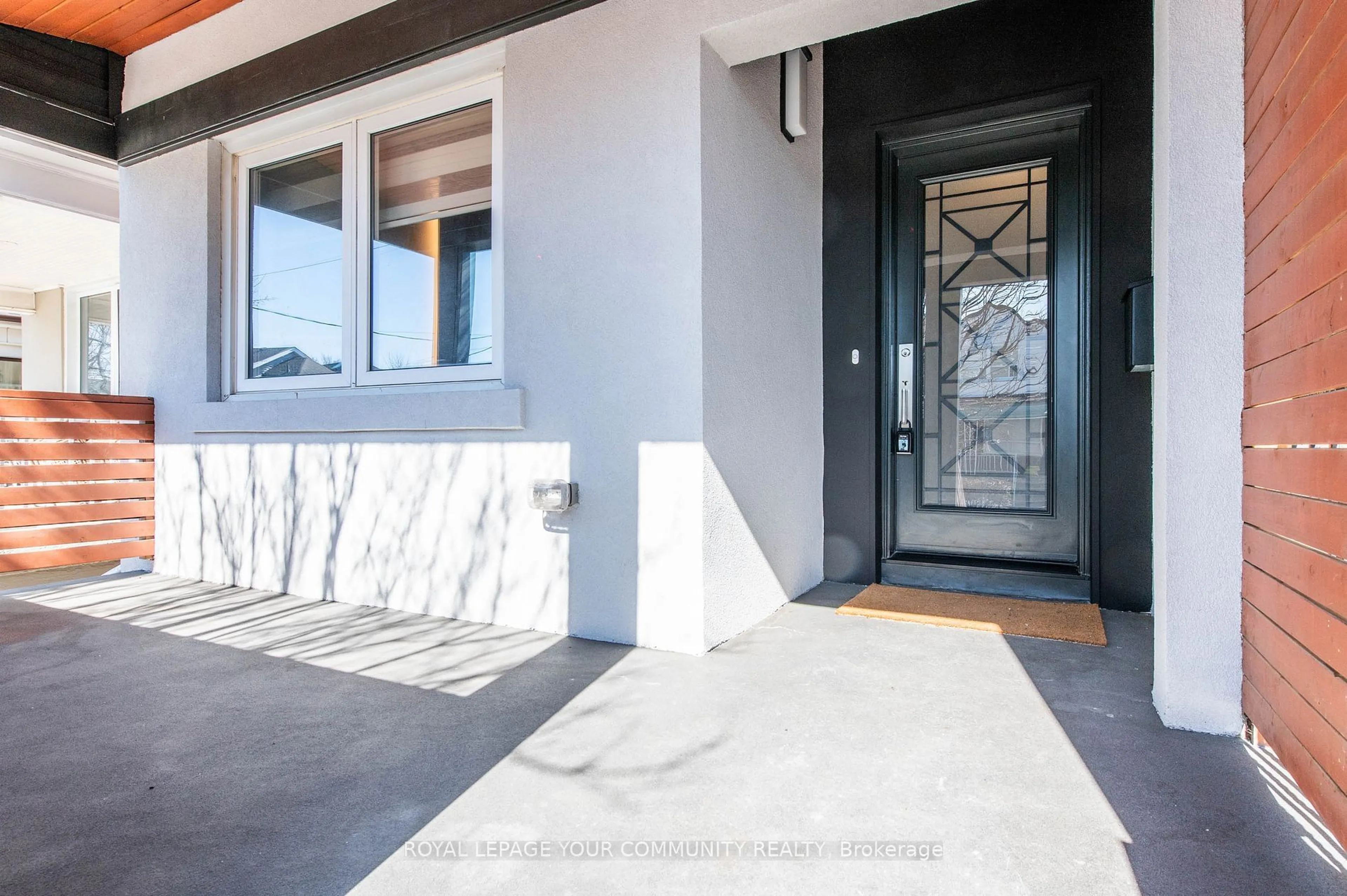 Indoor entryway for 58 Ashbury Ave, Toronto Ontario M6E 1V7