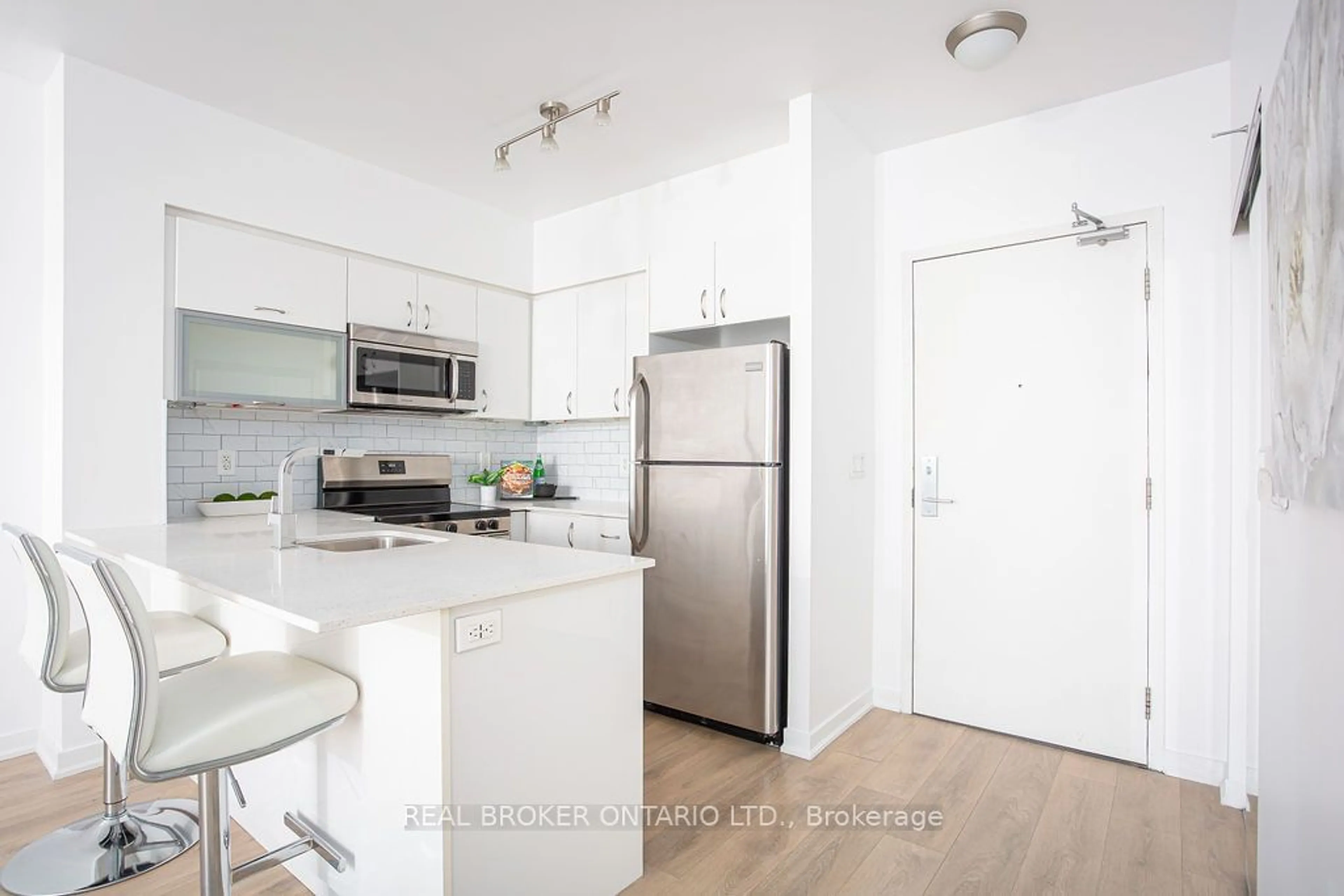 Standard kitchen, unknown for 150 East Liberty St #3111, Toronto Ontario M6K 3R5